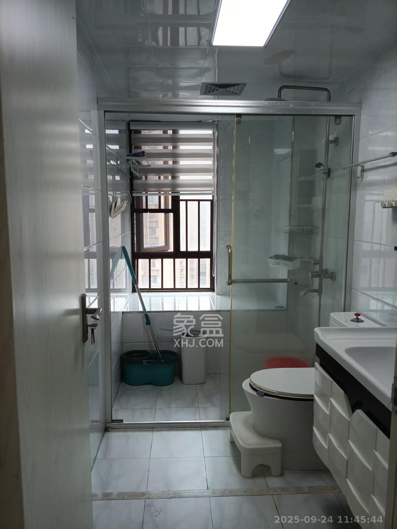 华润凤凰城三期  3室2厅1卫    2100.0元/月室内图