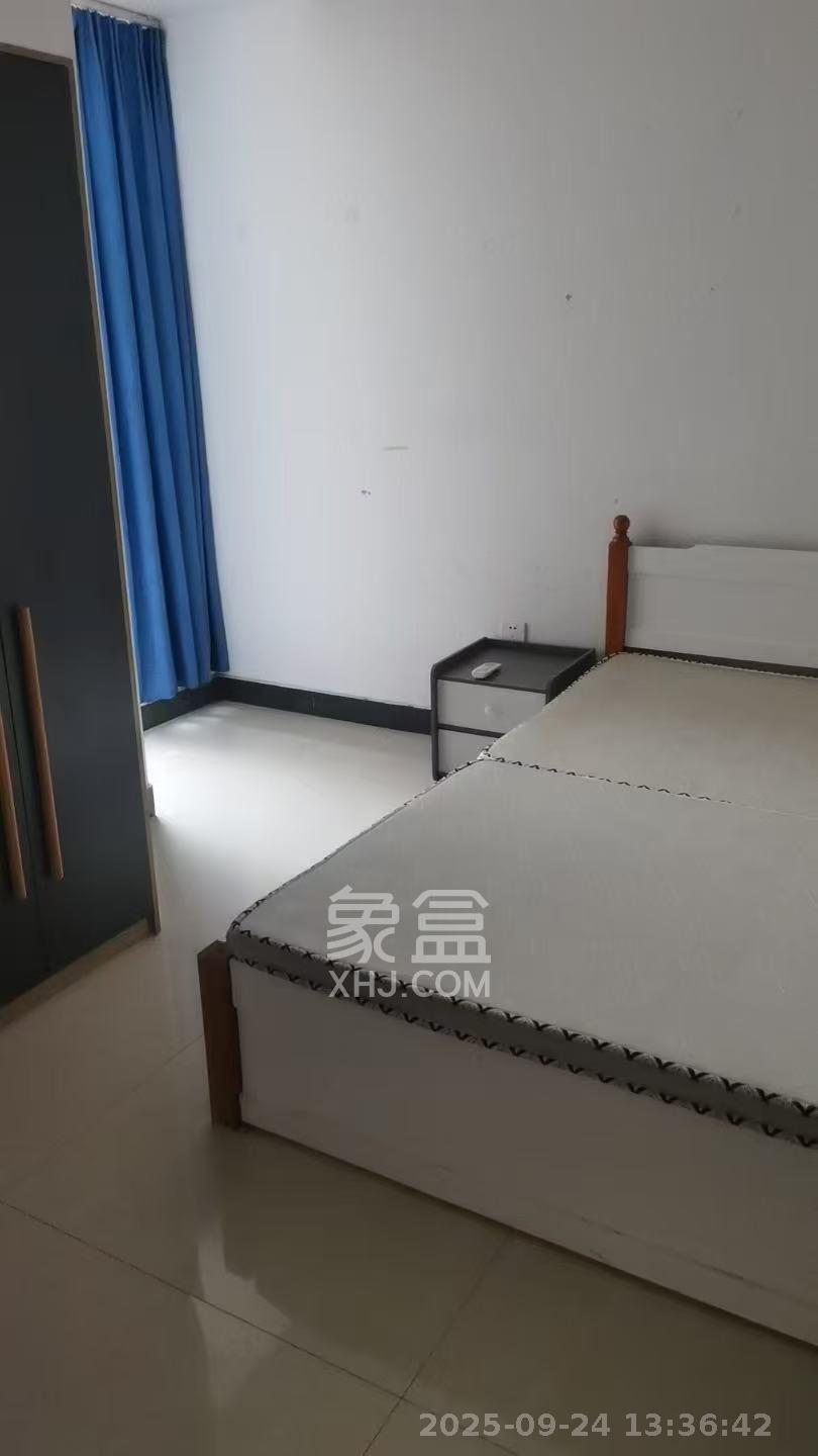 江南华府 3室2厅2卫 2500.0元/月 江南华府 3室2厅2卫 2500.0元/月室内图