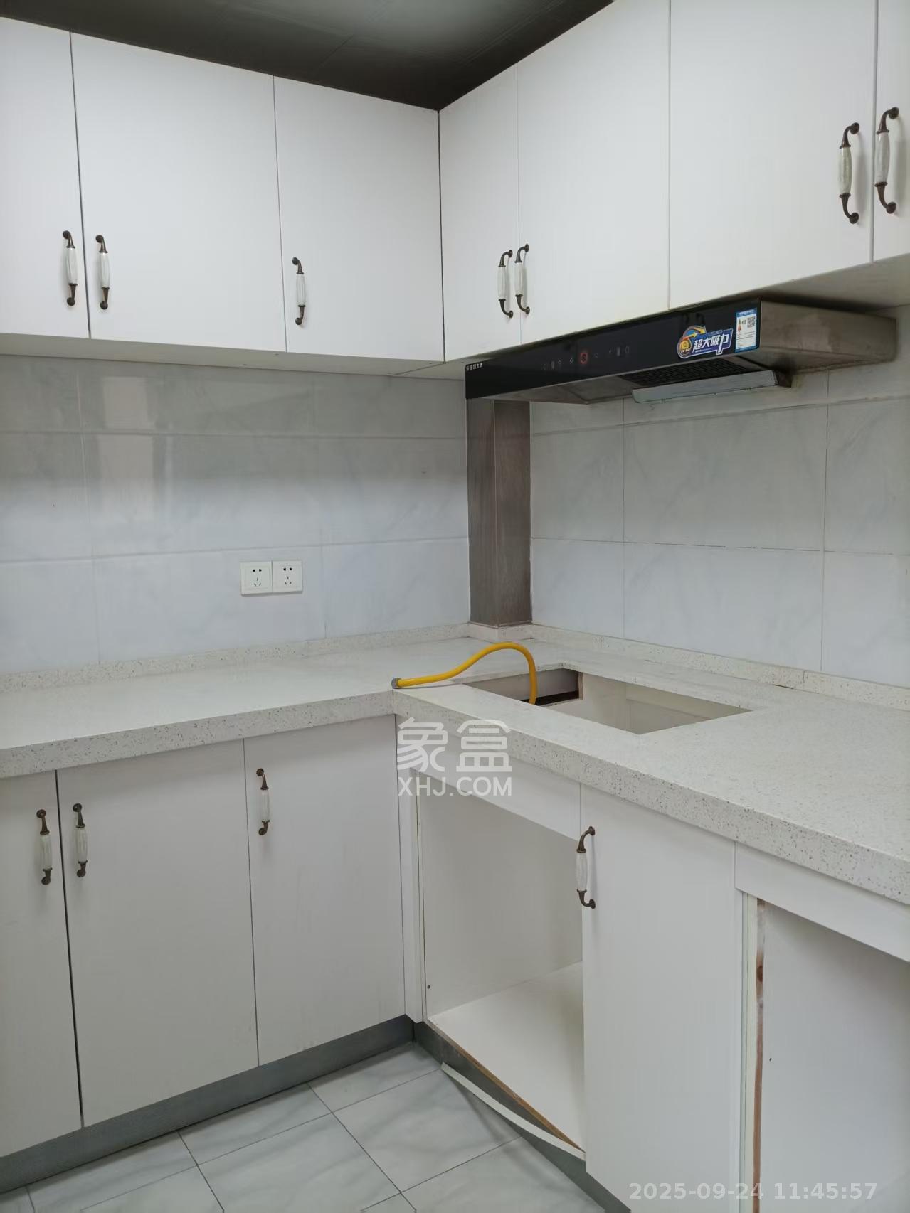 华润凤凰城三期  3室2厅1卫    2100.0元/月室内图