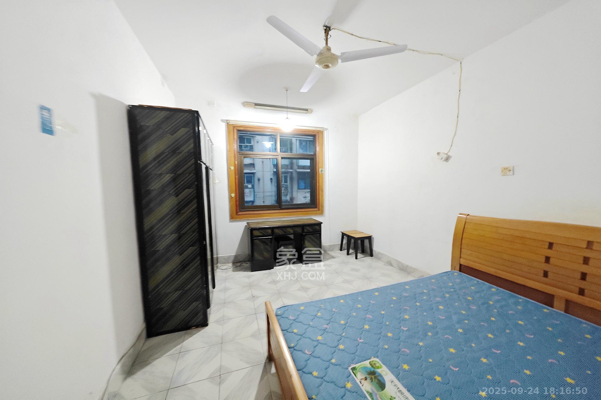 长重机械厂宿舍  2室2厅1卫    37.5万 长重机械厂宿舍  2室2厅1卫    37.5万卧室