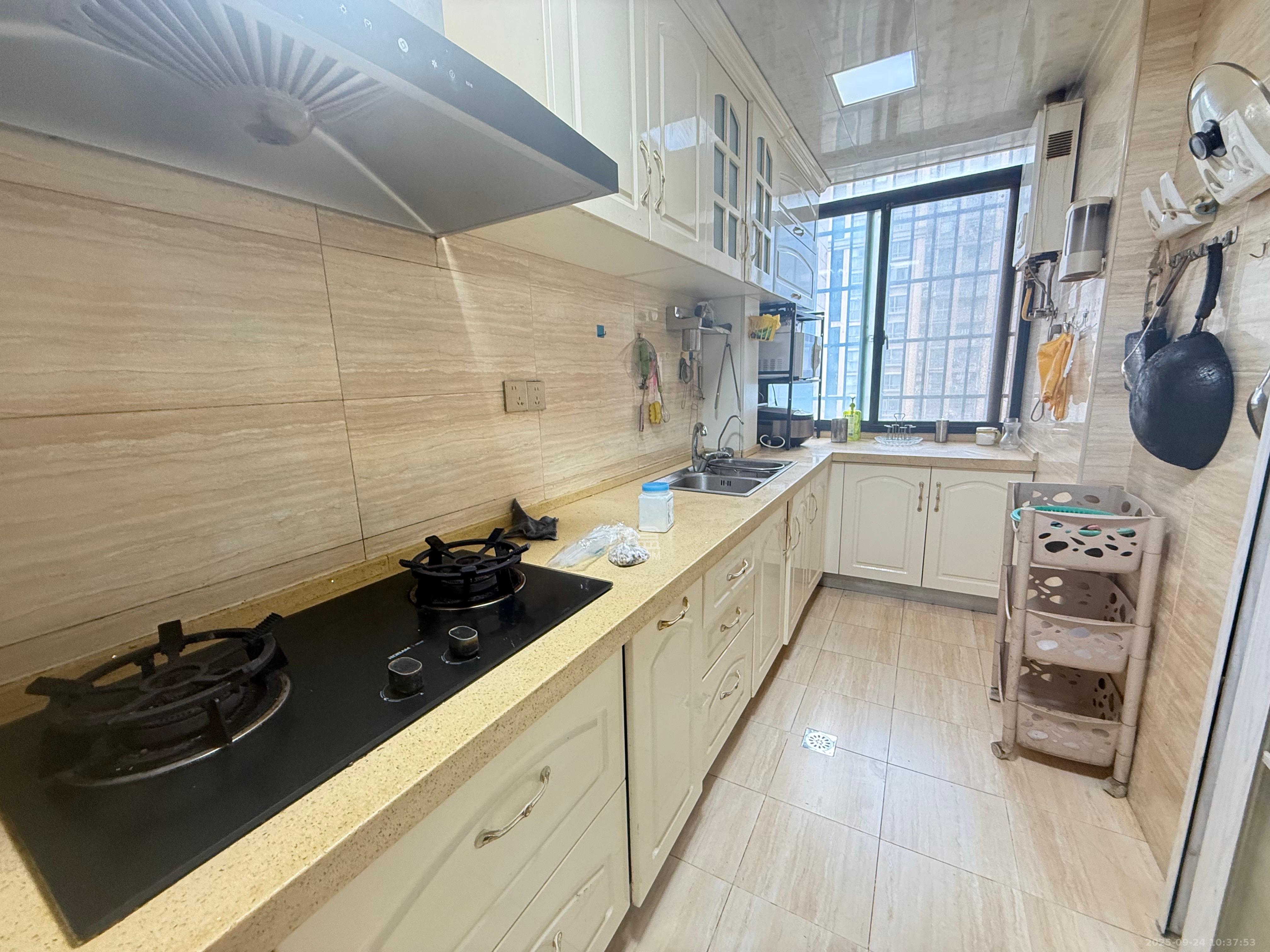 百纳广场（百纳公寓）  3室2厅0卫    3000.0元/月室内图