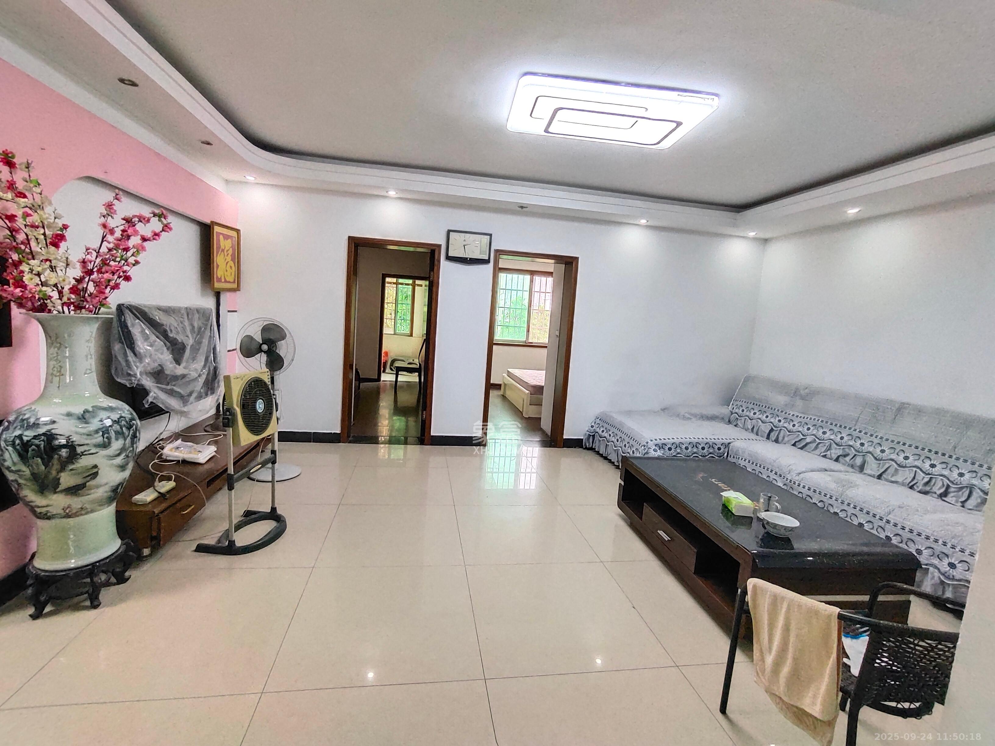 中南汽车世界 3室2厅1卫 1500.0元/月 中南汽车世界 3室2厅1卫 1500.0元/月室内图