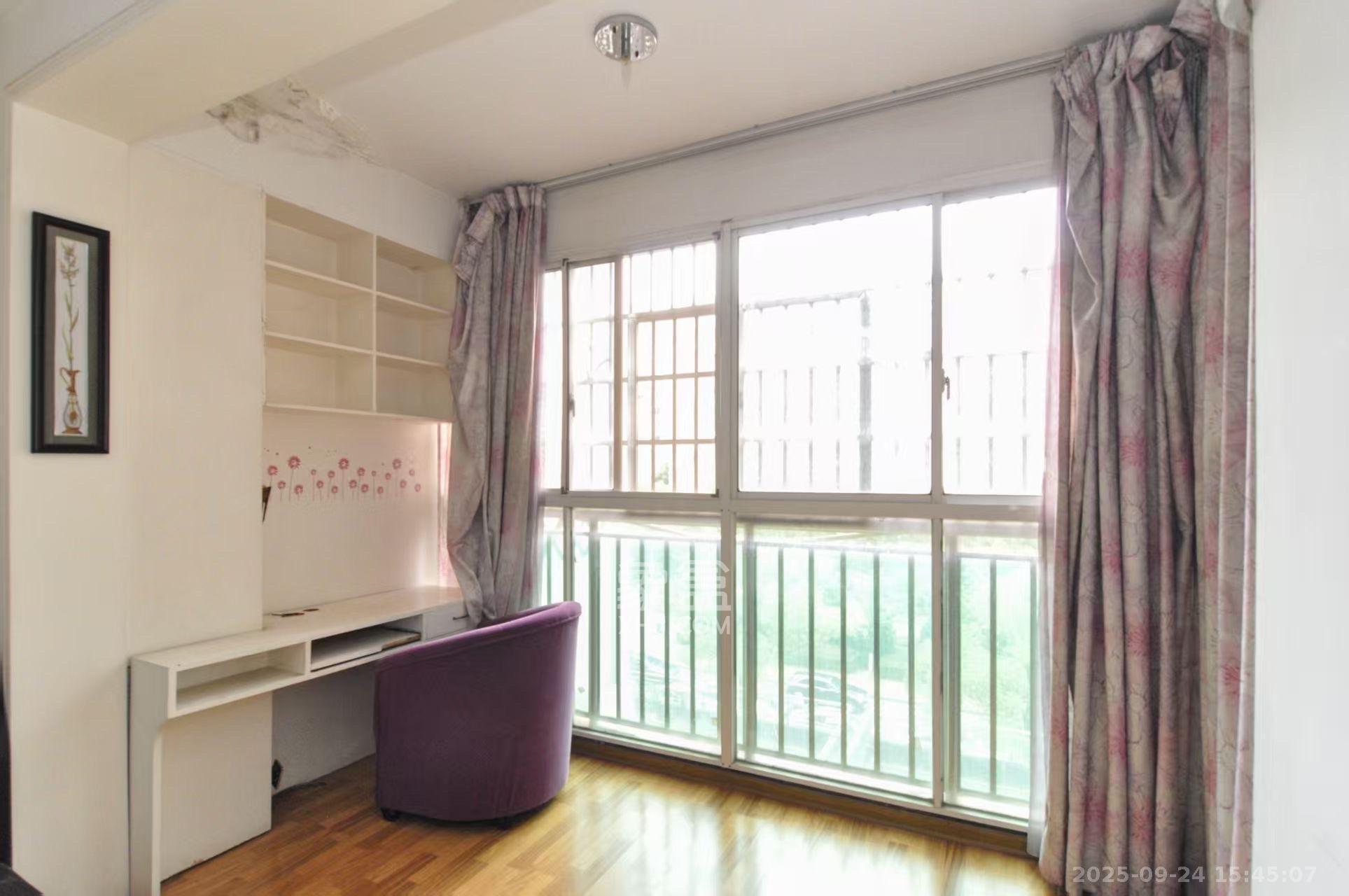 麓谷加州阳光 1室2厅2卫 2400.0元/月 麓谷加州阳光 1室2厅2卫 2400.0元/月室内图