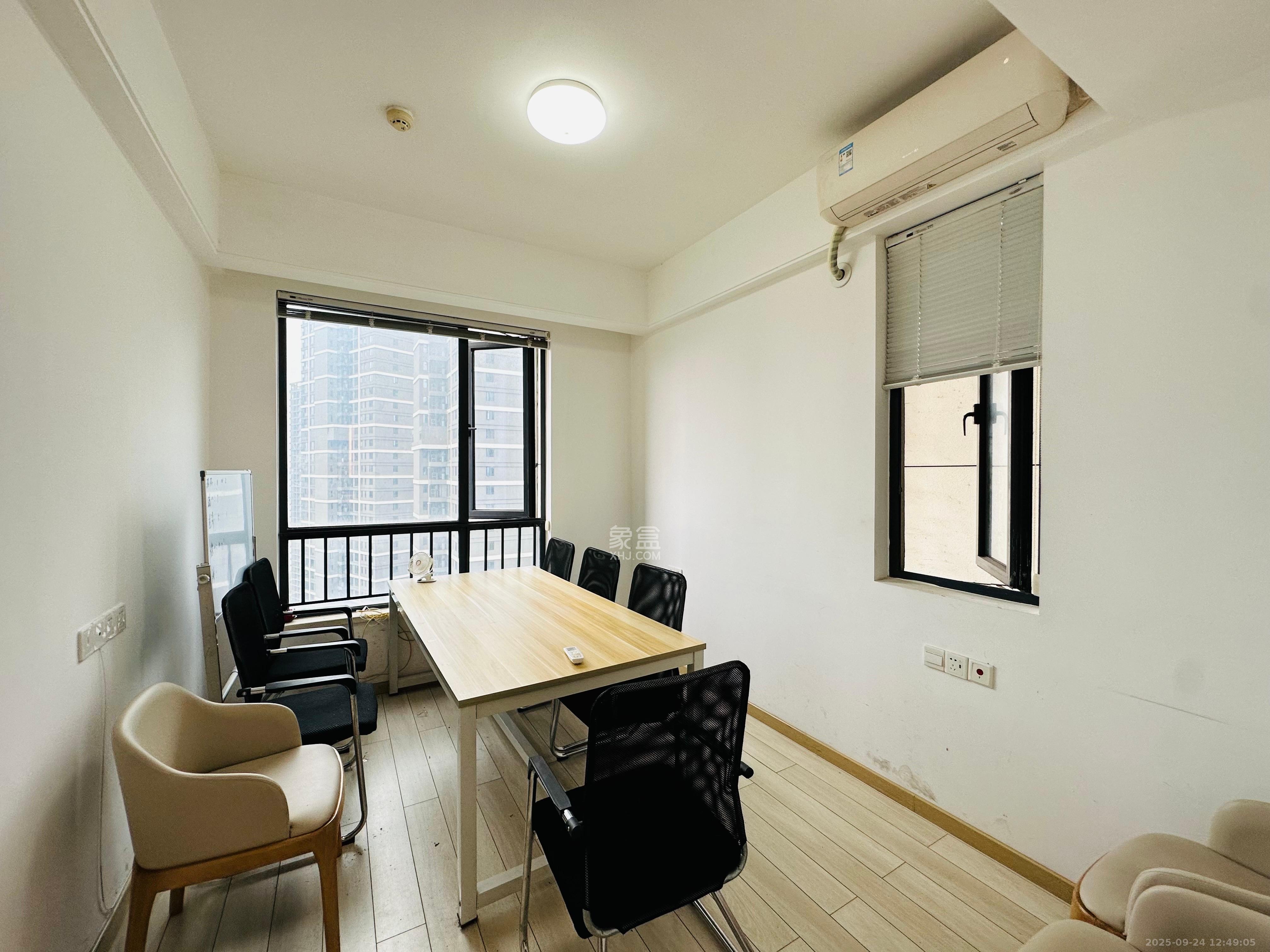 启迪协信中心  2室2厅1卫    2600.0元/月室内图