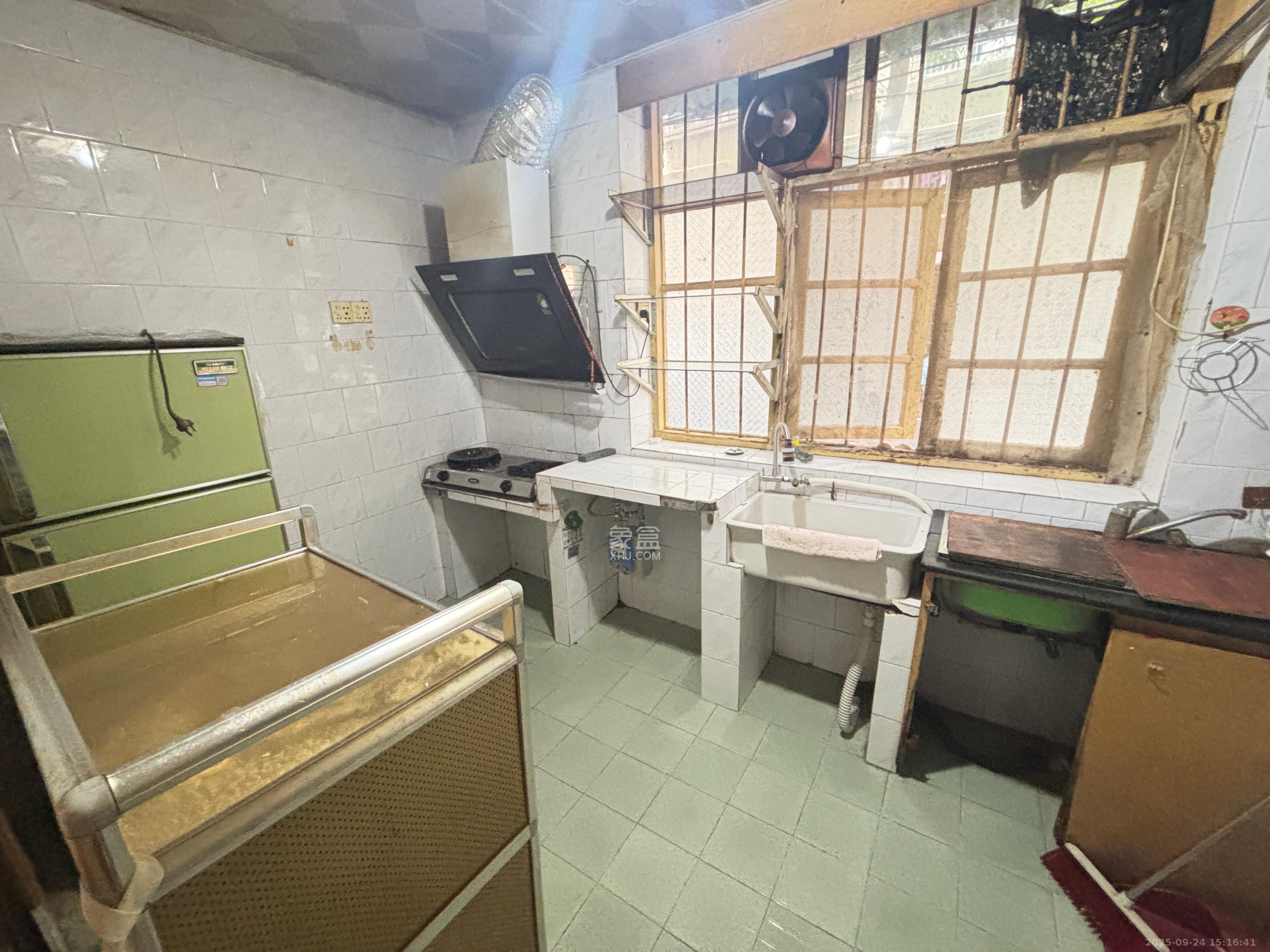 中建五局信和苑三区 2室1厅1卫 1400.0元/月 中建五局信和苑三区 2室1厅1卫 1400.0元/月室内图