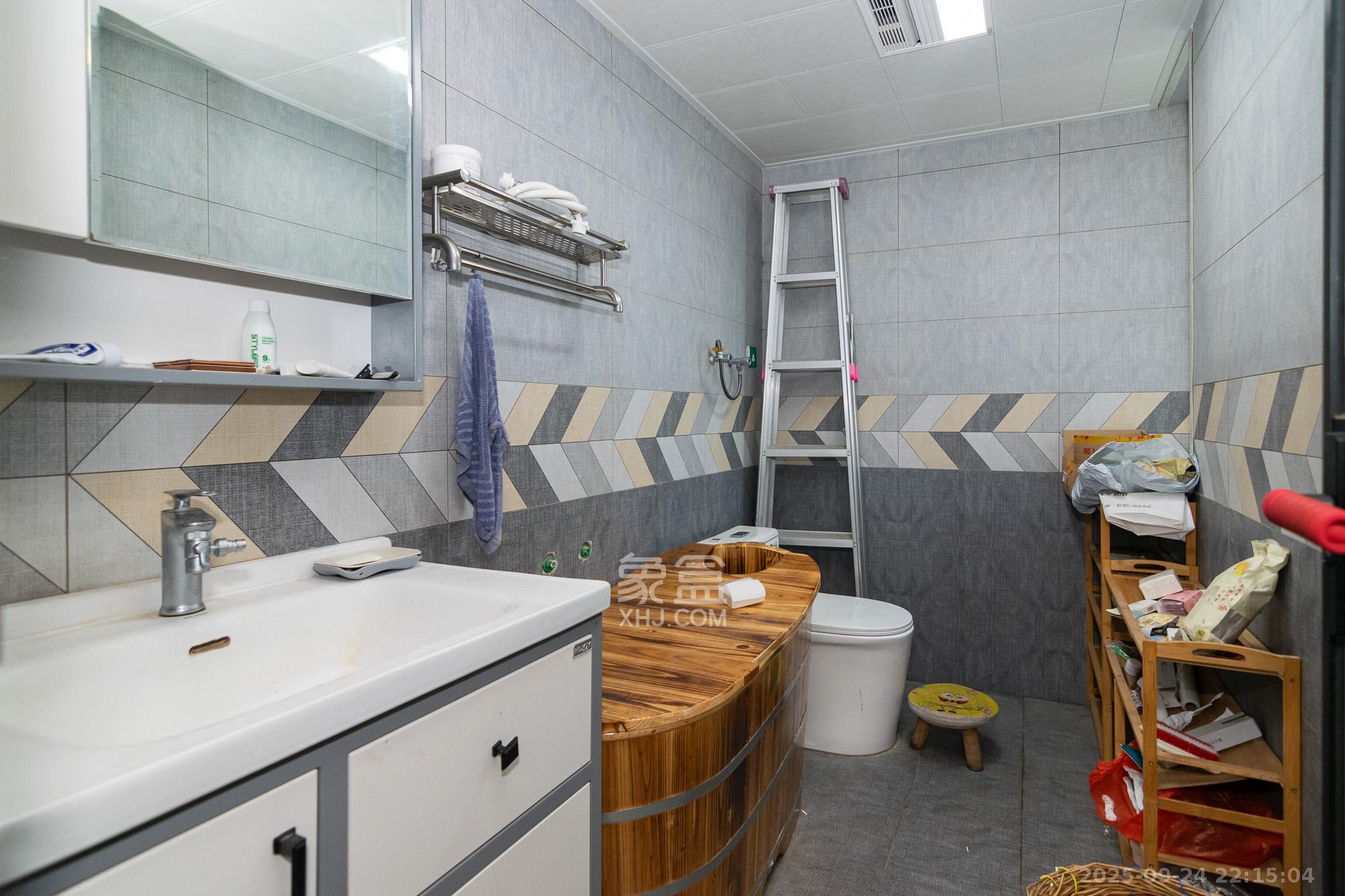 金地三千府（金地湖山樾、金地自在城）  3室2厅2卫    82.0万卫生间