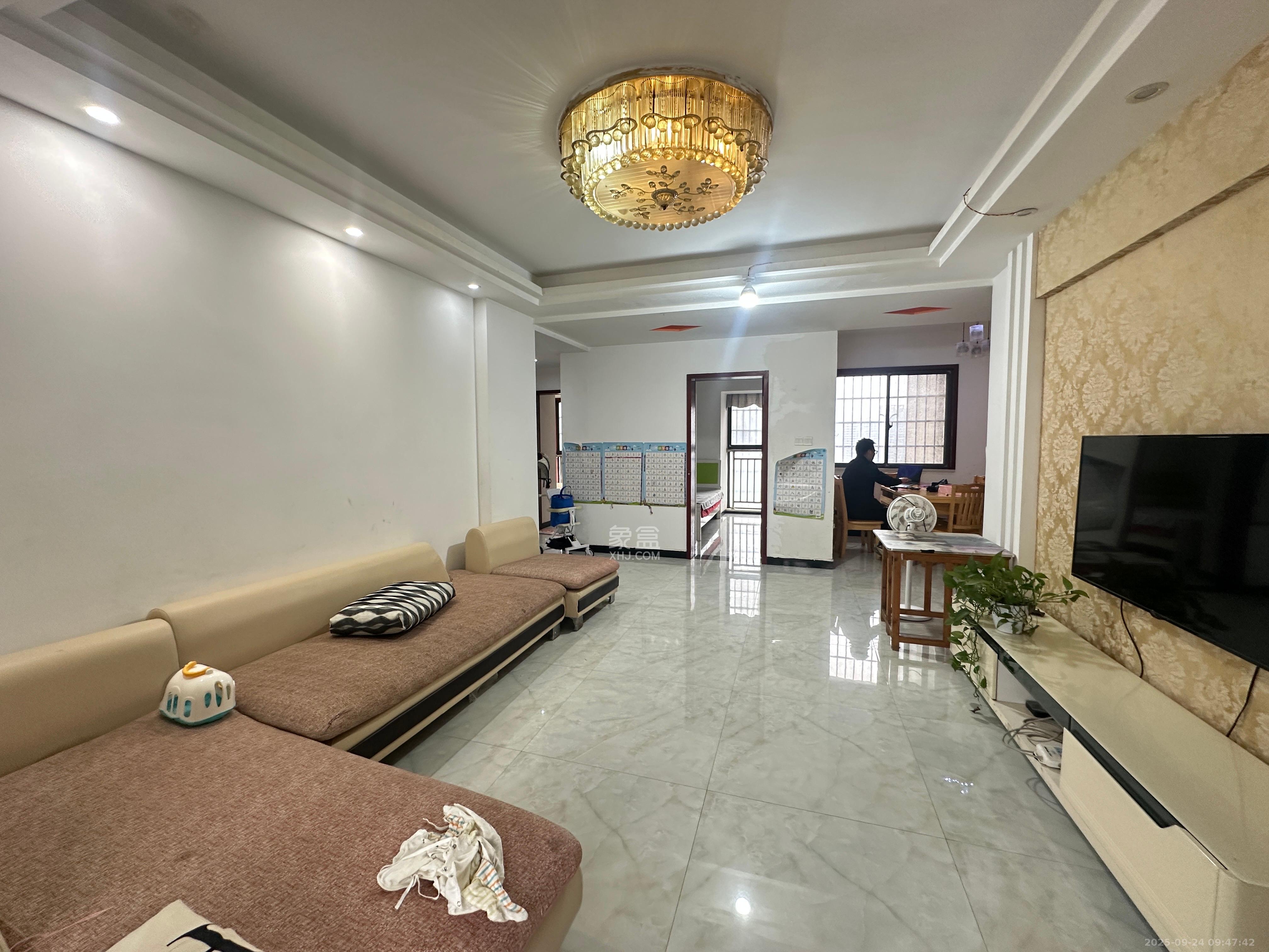 优山美地 3室2厅2卫 2400.0元/月 优山美地 3室2厅2卫 2400.0元/月室内图