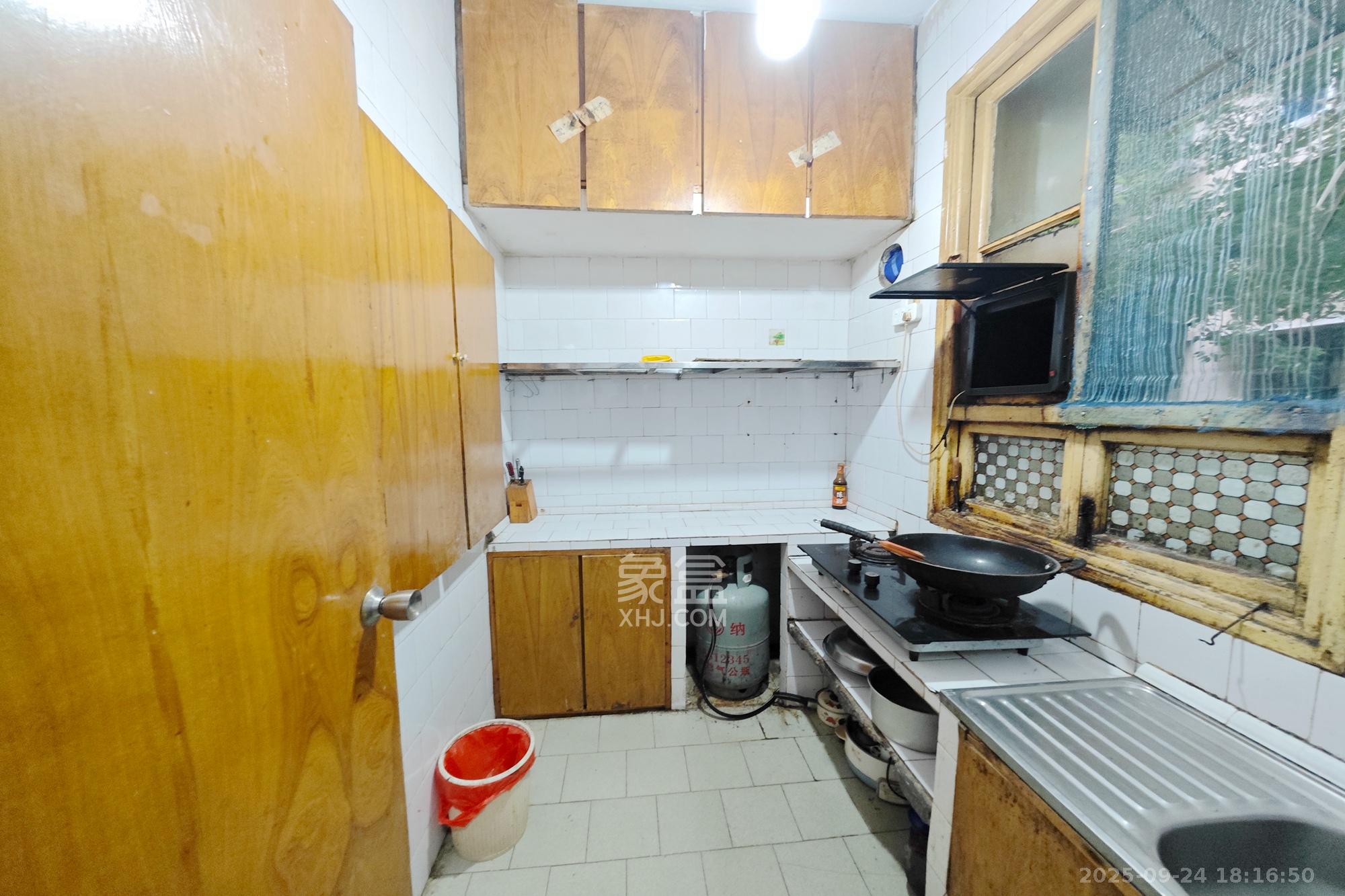 长重机械厂宿舍  2室2厅1卫    37.5万 长重机械厂宿舍  2室2厅1卫    37.5万厨房