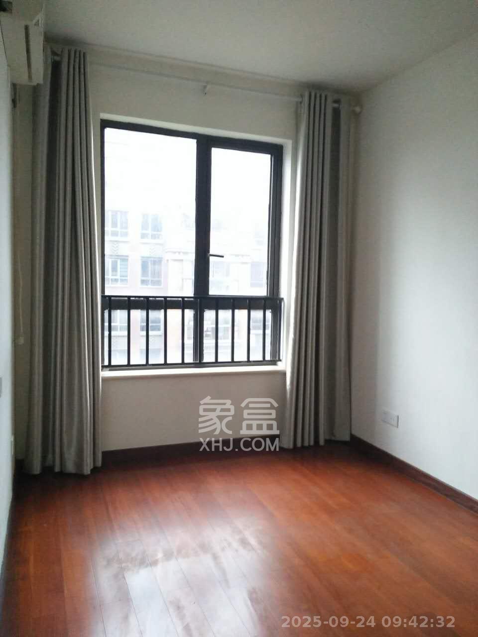 绿地公馆(绿地名邸) 3室2厅1卫 2500.0元/月 绿地公馆(绿地名邸) 3室2厅1卫 2500.0元/月室内图