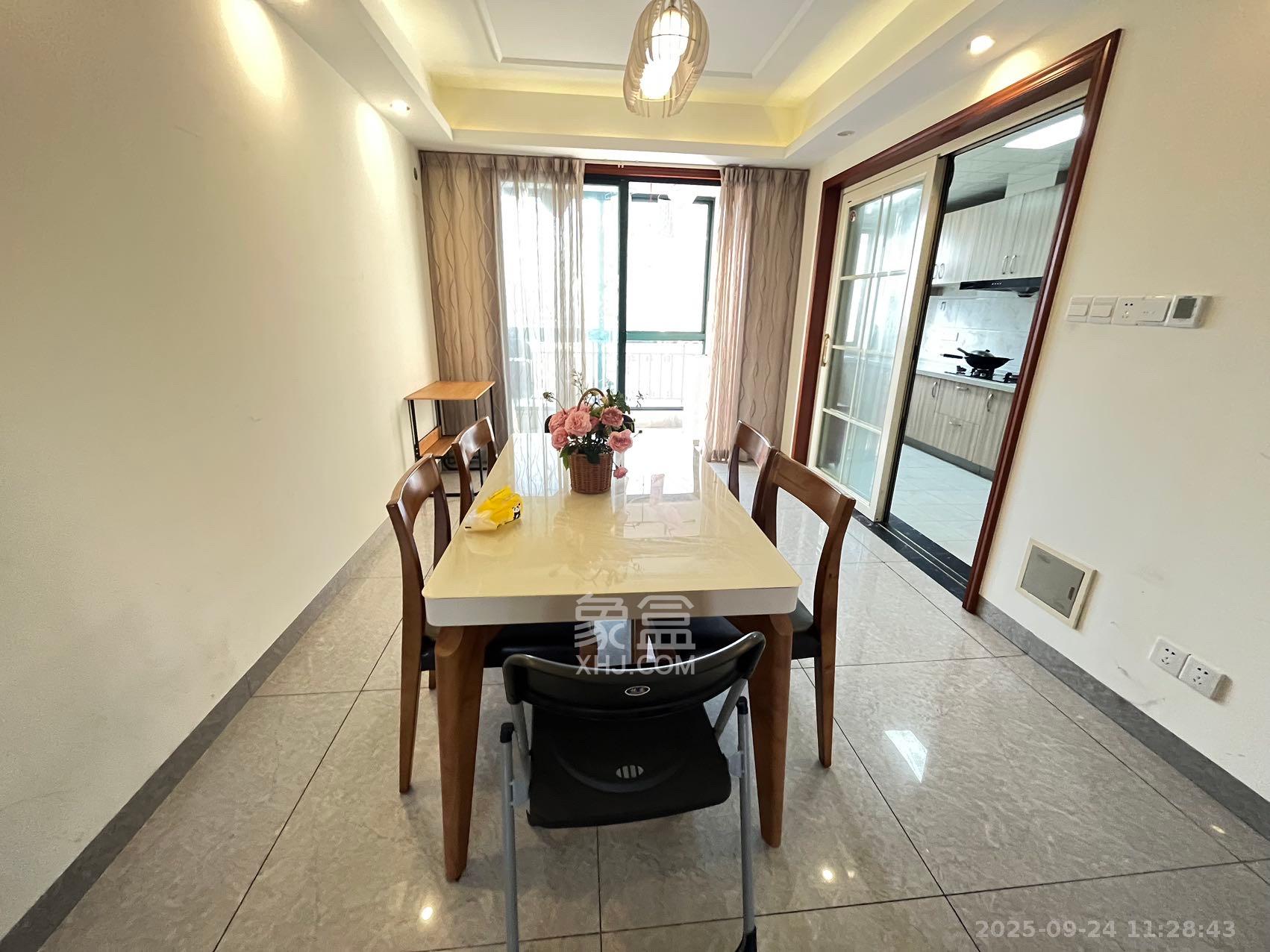 星城世家 3室2厅2卫 3800.0元/月 星城世家 3室2厅2卫 3800.0元/月室内图