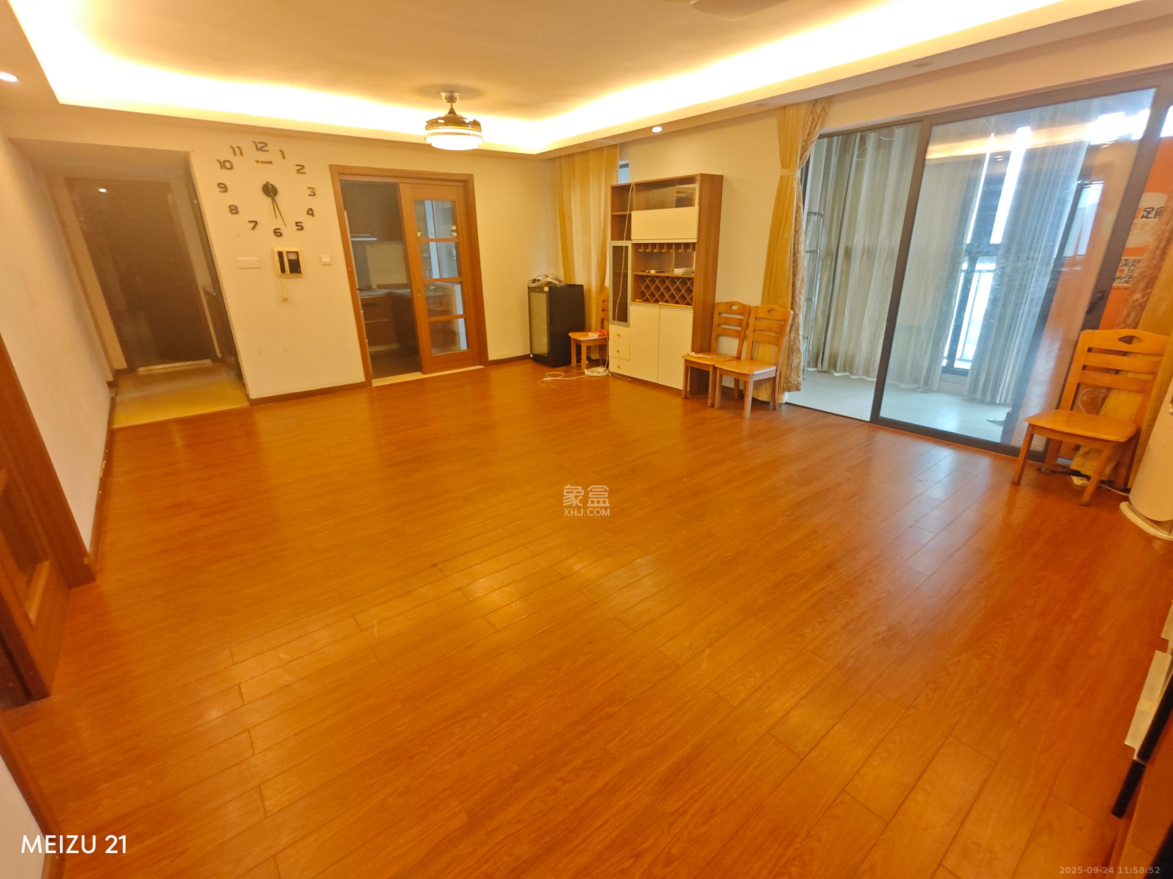 万科城 4室2厅2卫 3200.0元/月 万科城 4室2厅2卫 3200.0元/月室内图