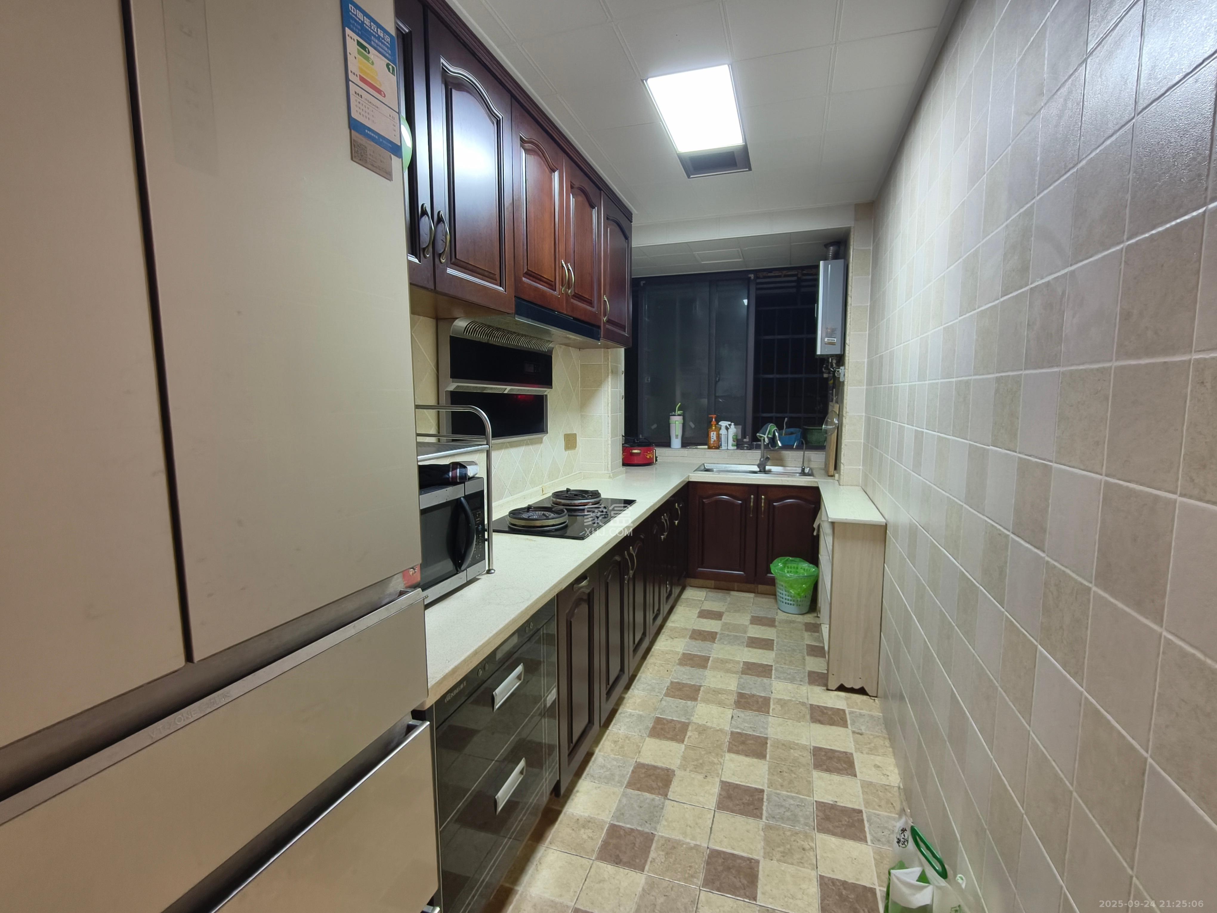 星湖湾一期高层 4室2厅2卫 2900.0元/月 星湖湾一期高层 4室2厅2卫 2900.0元/月室内图