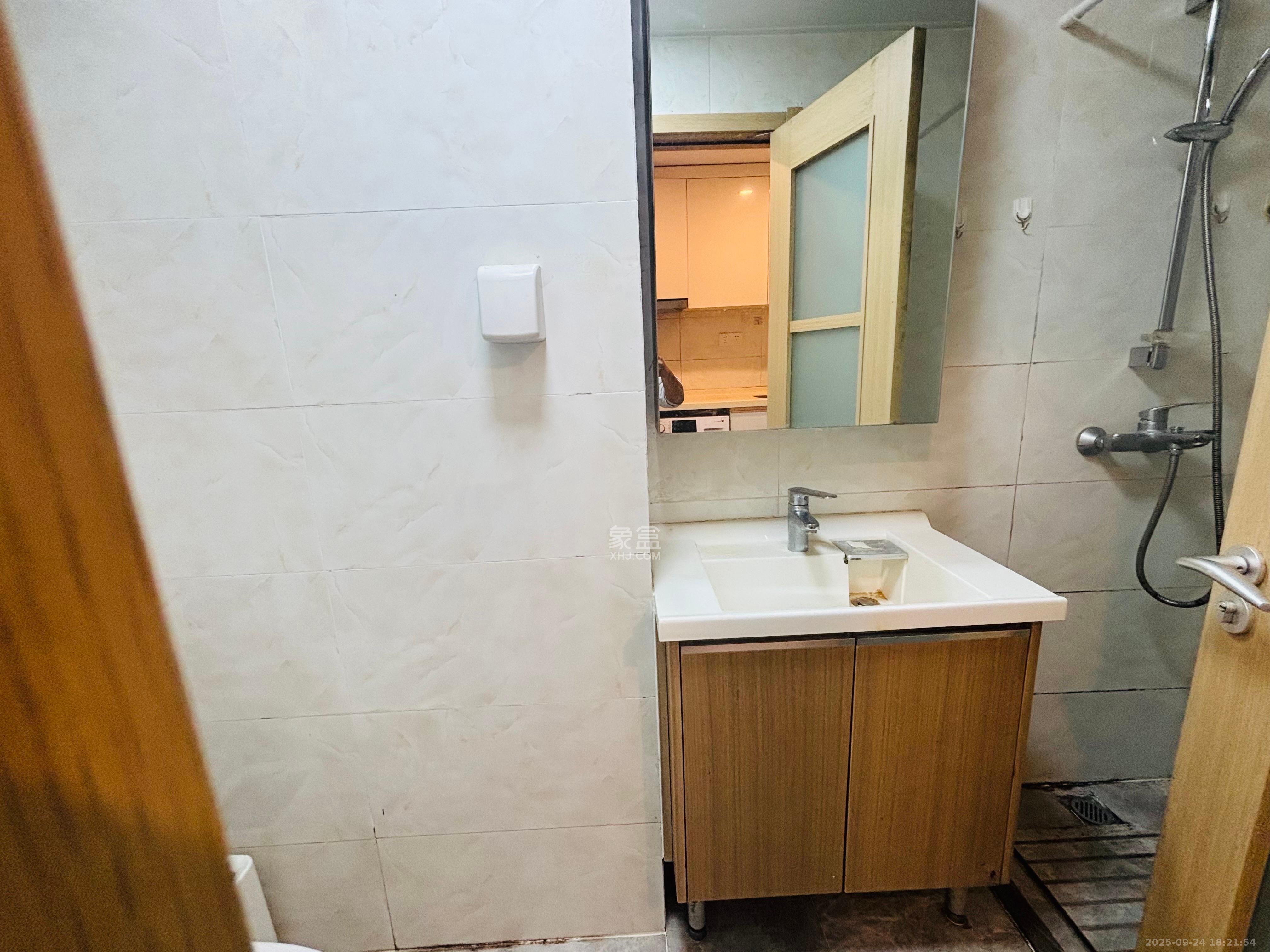 福晟翡翠湾 2室1厅1卫 1800.0元/月 福晟翡翠湾 2室1厅1卫 1800.0元/月室内图