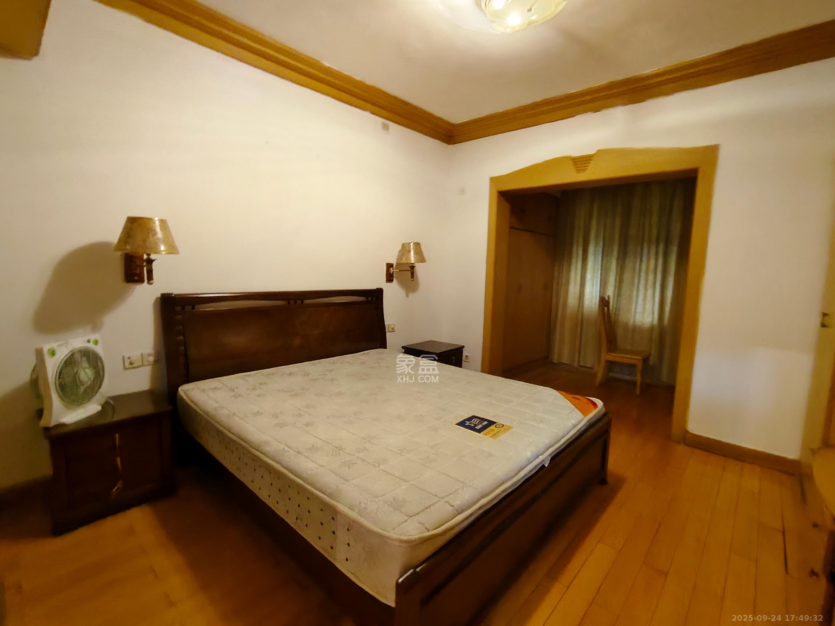 电信花园  3室2厅2卫    2200.0元/月室内图