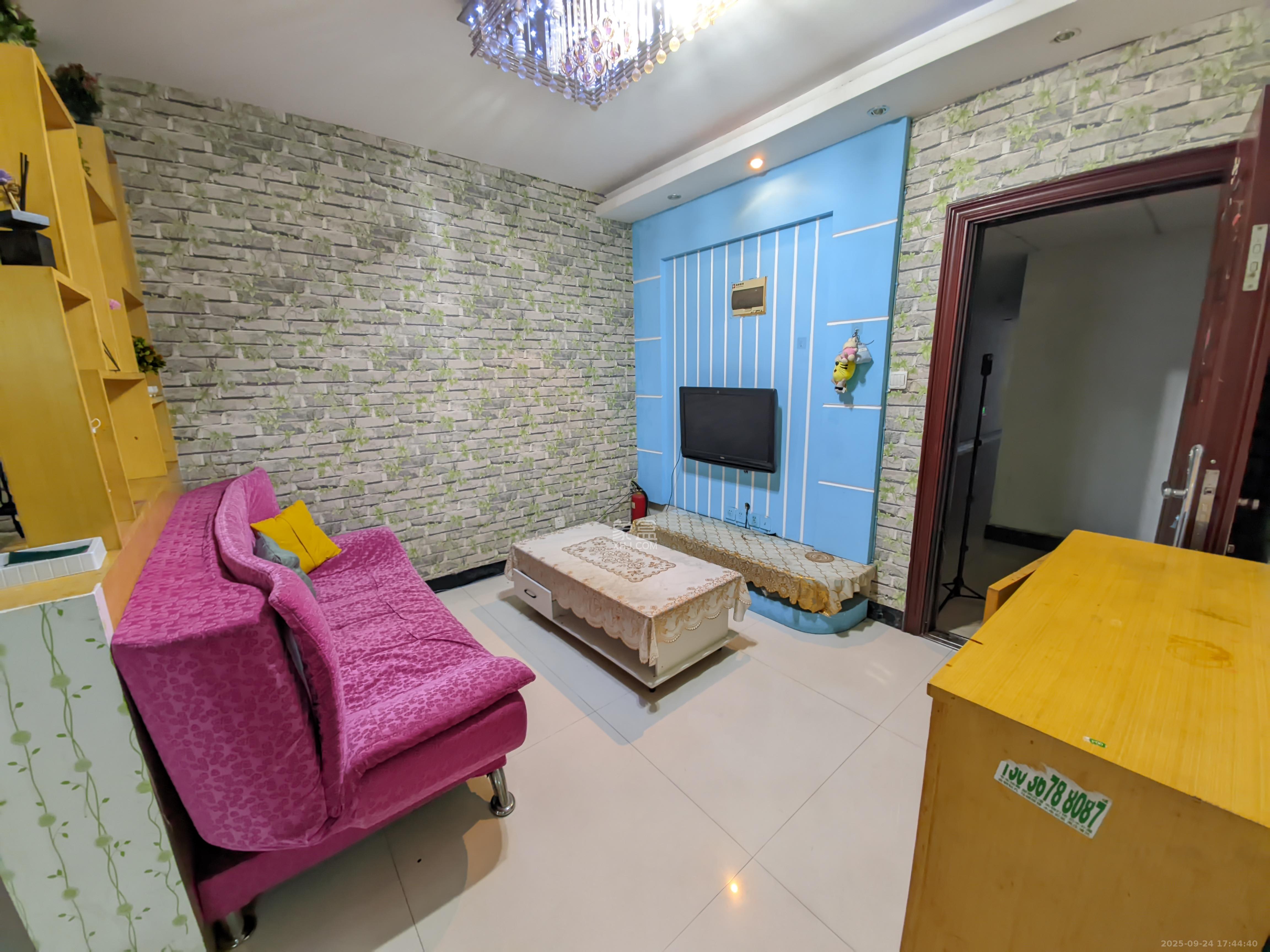 左岸右岸 1室1厅1卫 1400.0元/月 左岸右岸 1室1厅1卫 1400.0元/月室内图