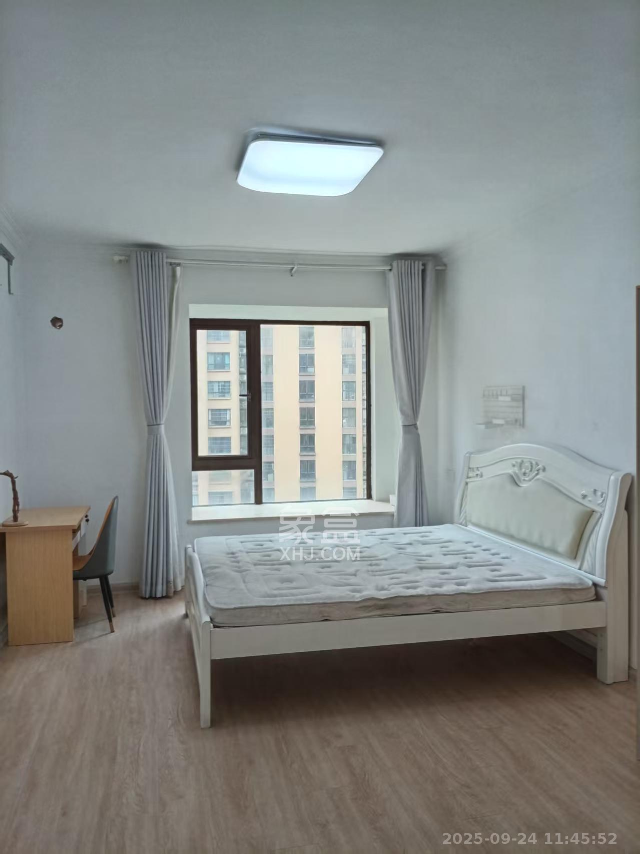 华润凤凰城三期  3室2厅1卫    2100.0元/月室内图