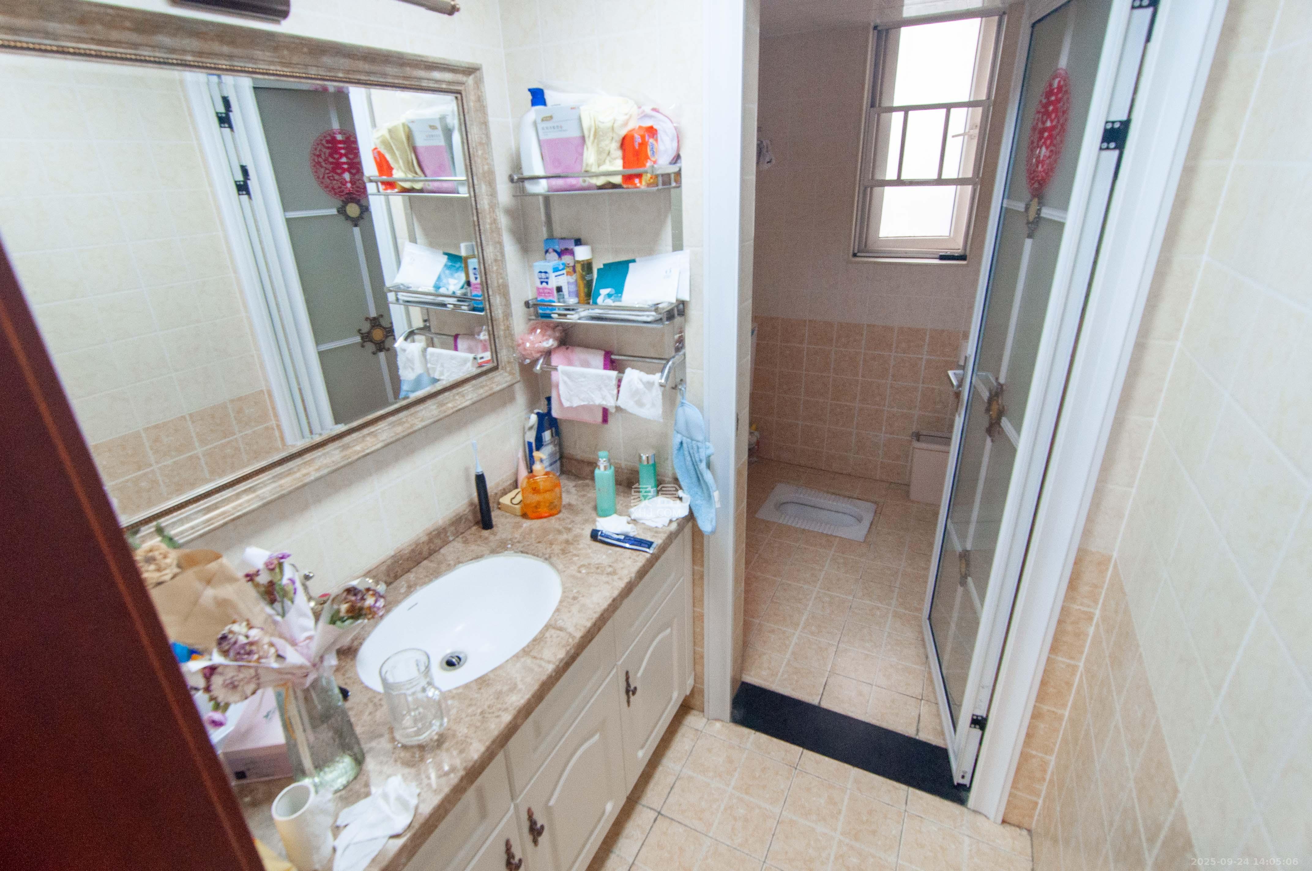 中房F联邦  4室2厅2卫    118.0万卫生间