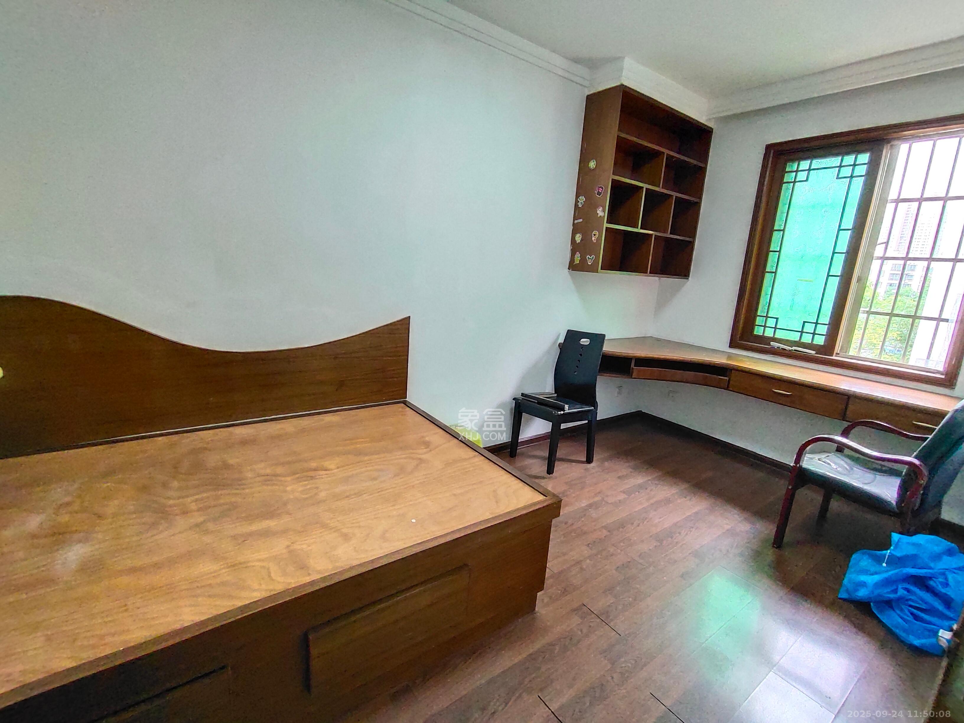 中南汽车世界 3室2厅1卫 1500.0元/月 中南汽车世界 3室2厅1卫 1500.0元/月室内图