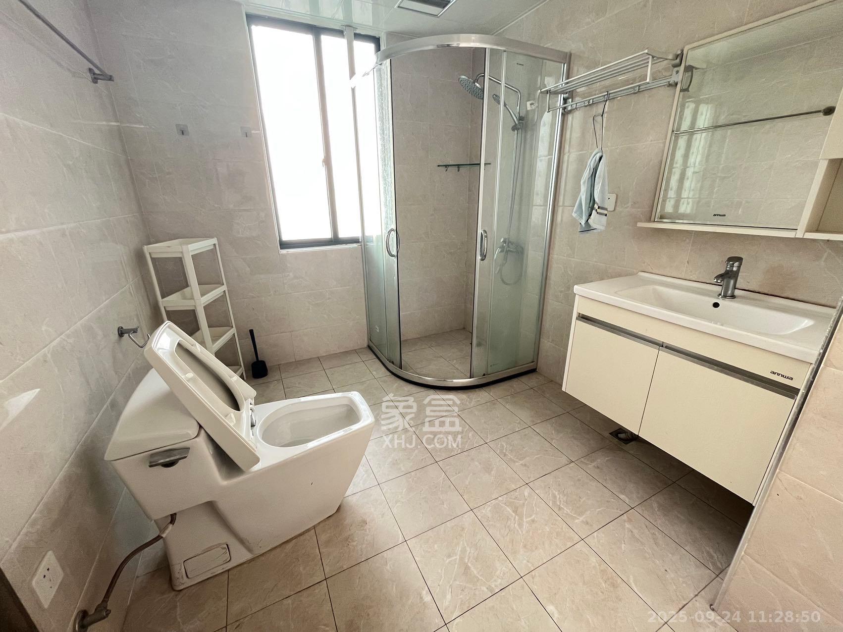 星城世家 3室2厅2卫 3800.0元/月 星城世家 3室2厅2卫 3800.0元/月室内图