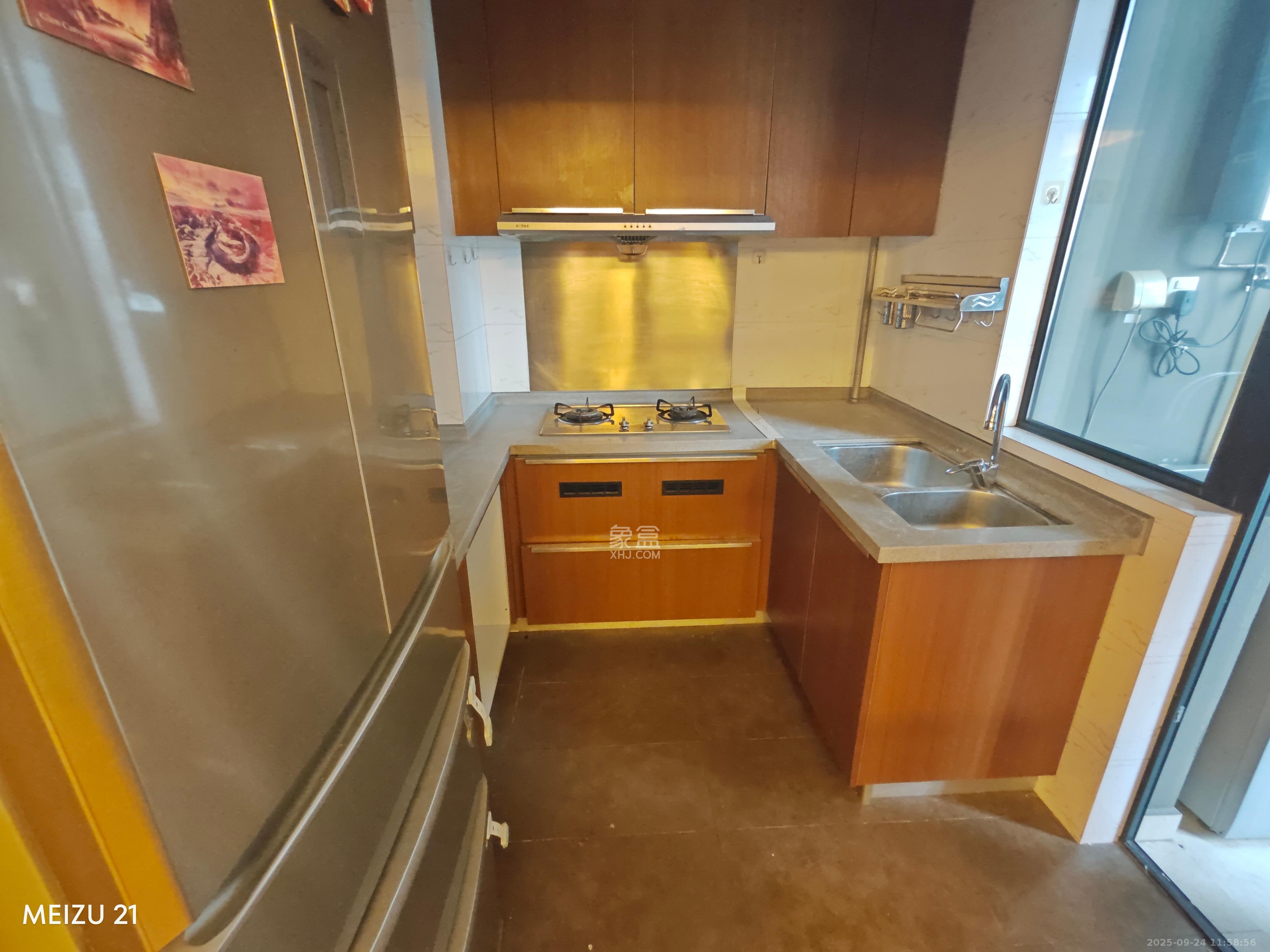 万科城 4室2厅2卫 3200.0元/月 万科城 4室2厅2卫 3200.0元/月室内图