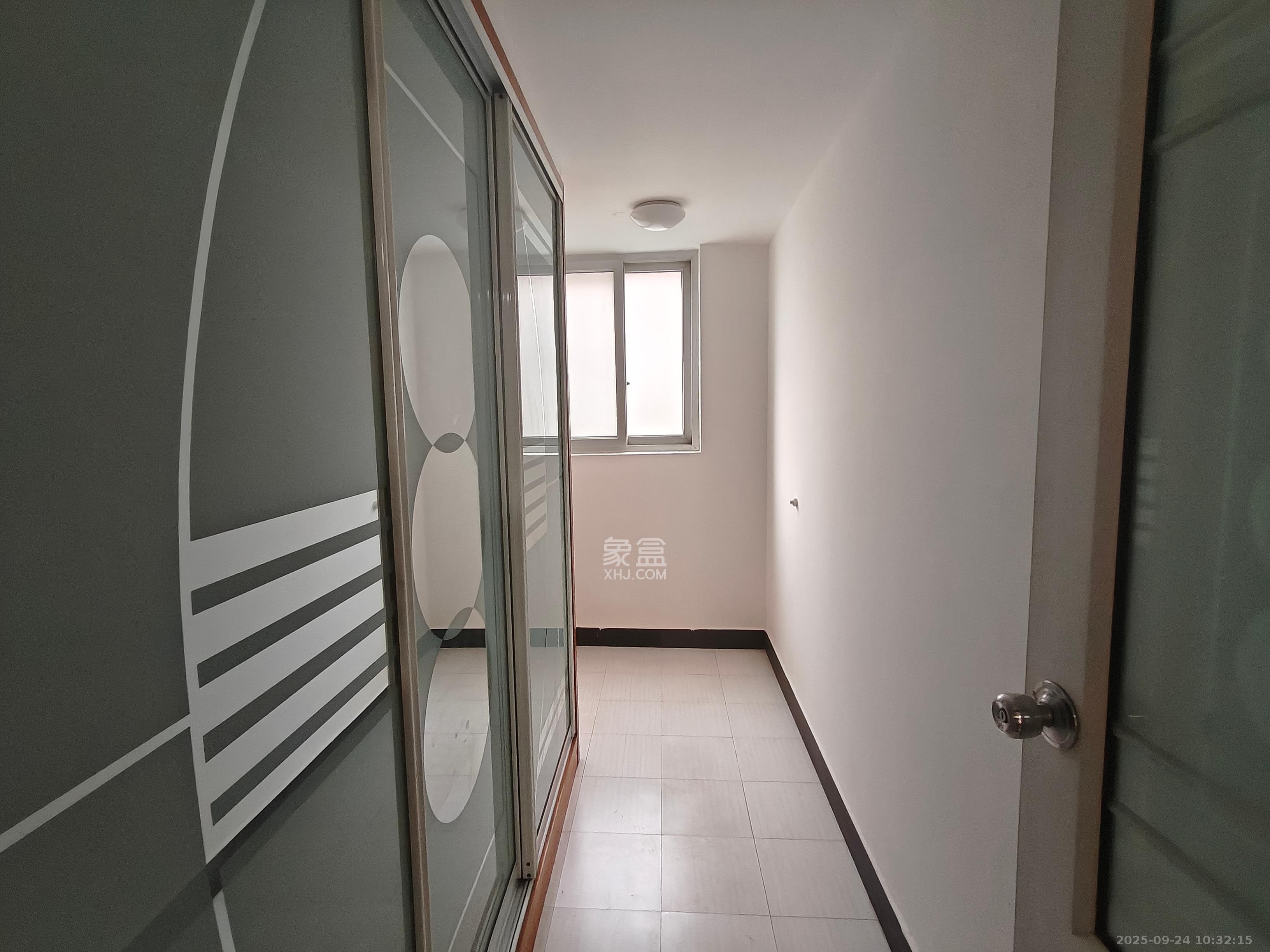 晶华美地  3室2厅1卫    2000.0元/月室内图