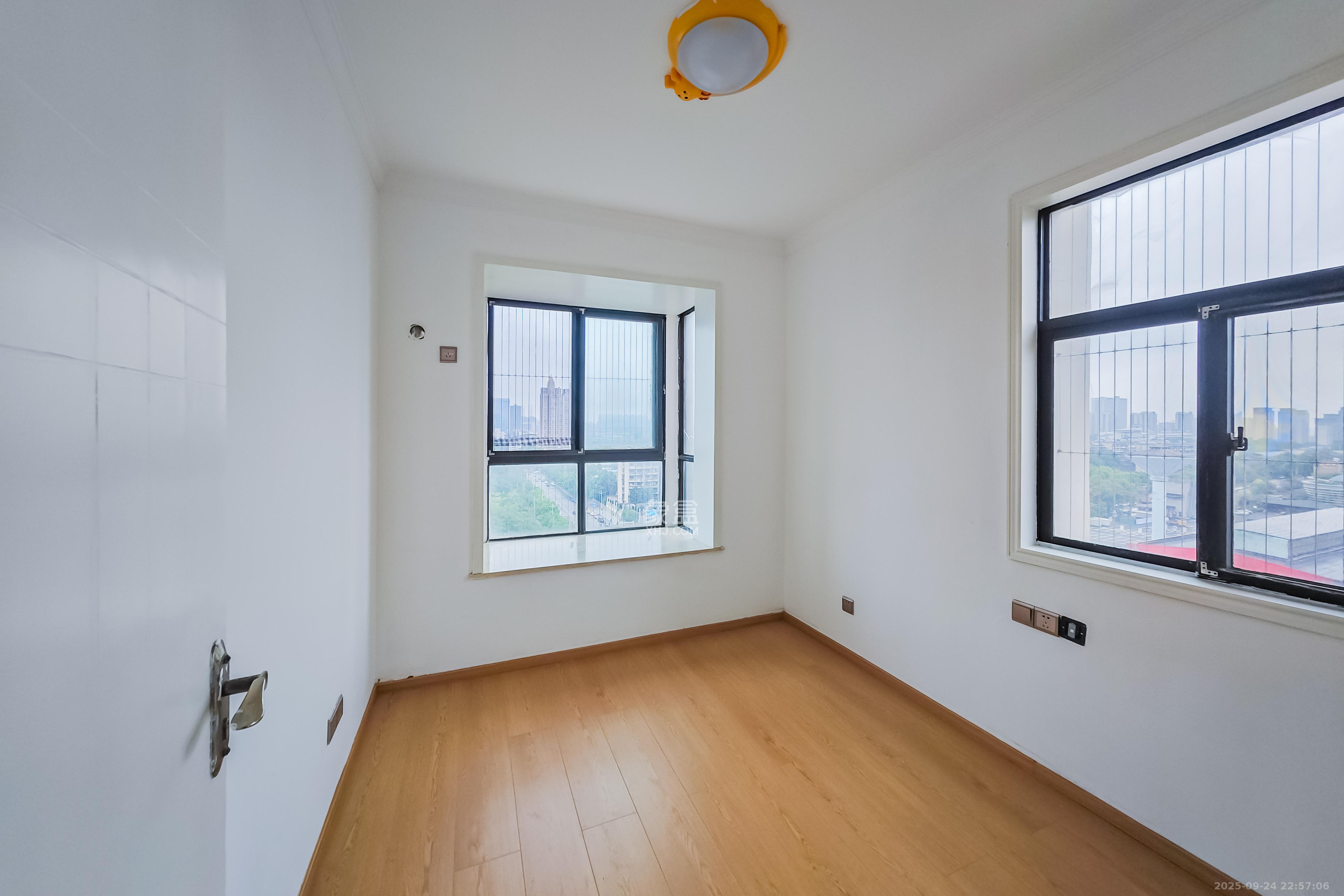 海拔东方 2室1厅1卫 76.8万 海拔东方 2室1厅1卫 76.8万卧室