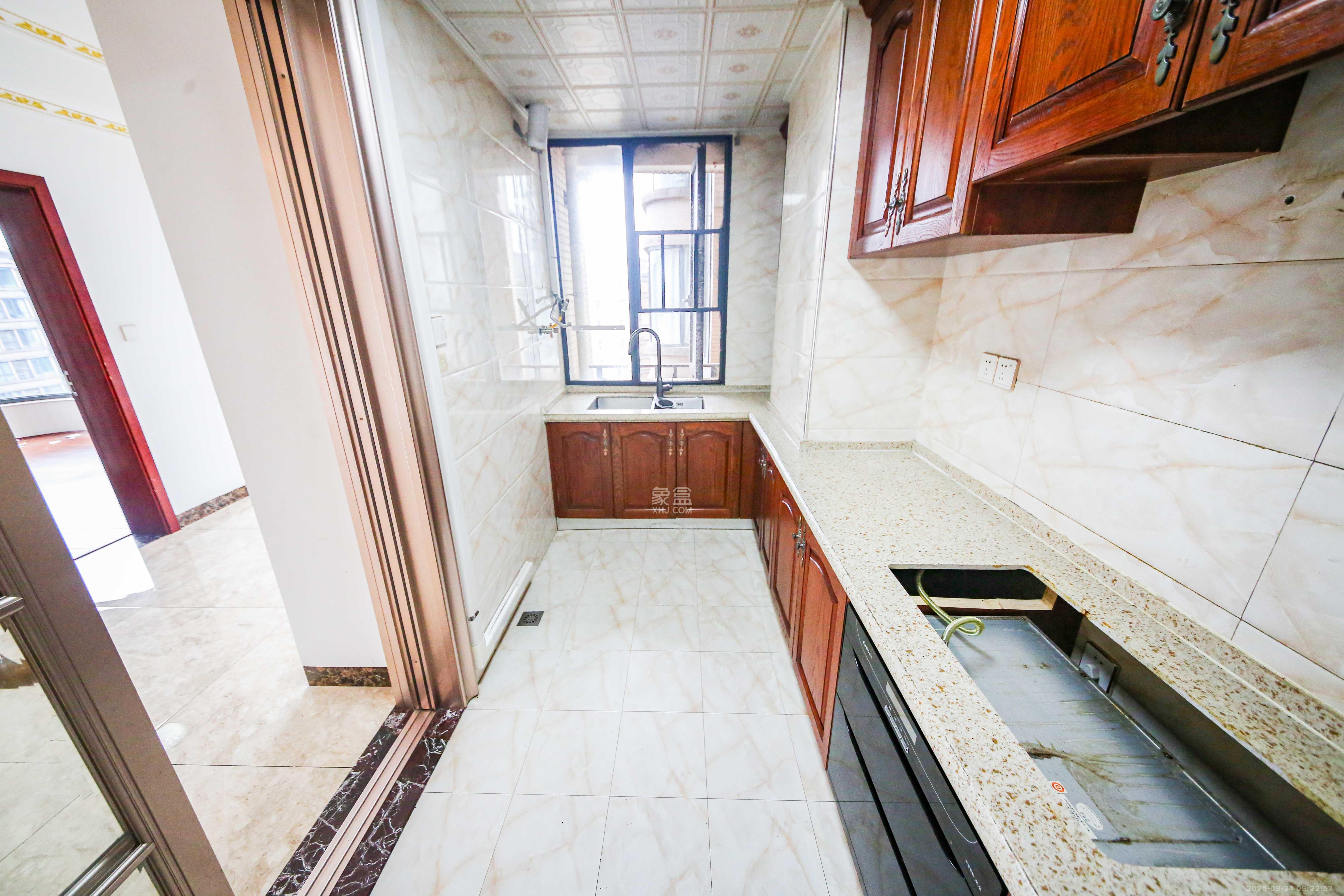 湘江雅颂居  4室2厅1卫    220.0万厨房