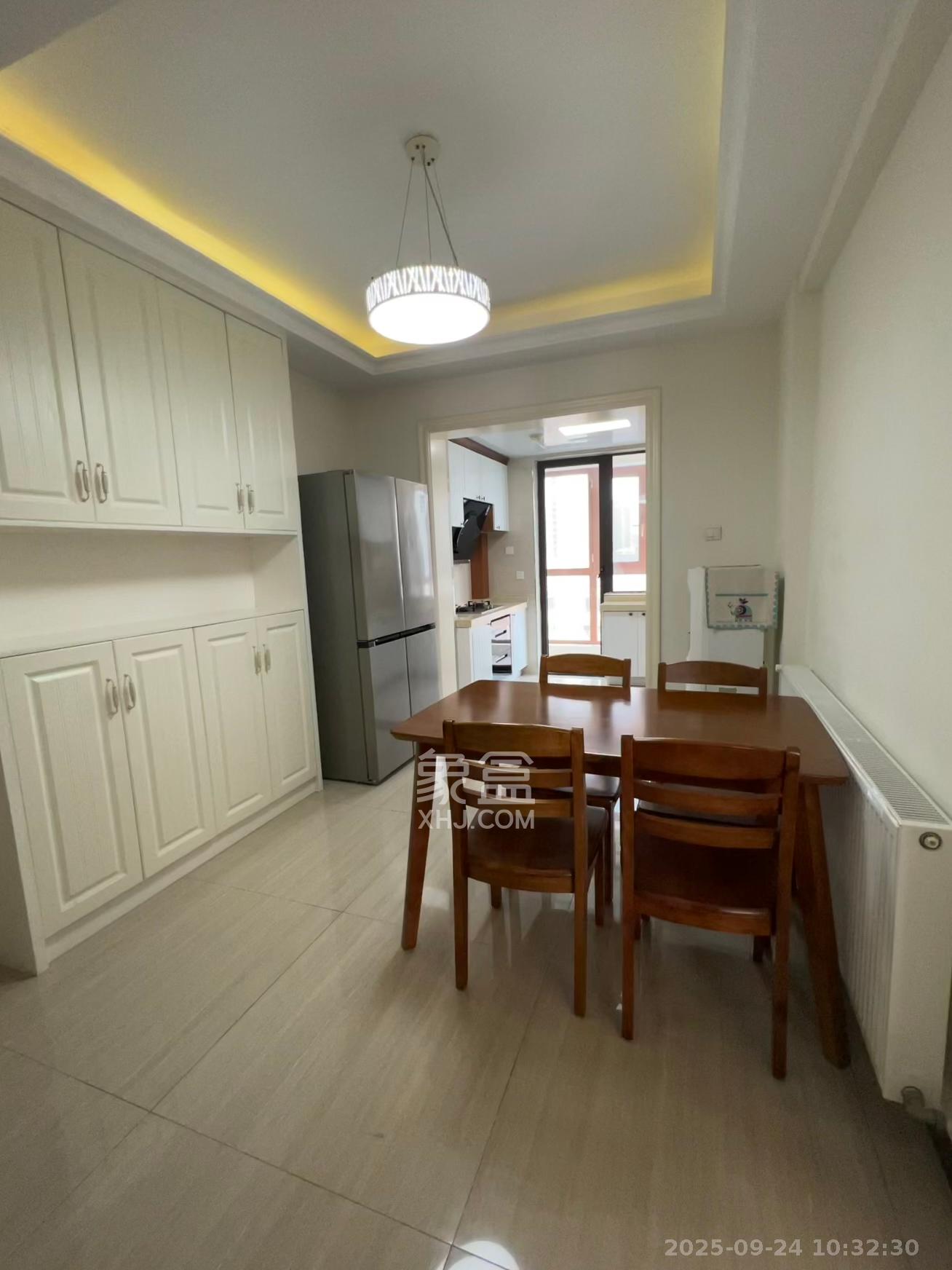 世茂外滩里(世茂铂翠湾三期) 3室2厅2卫 3400.0元/月 世茂外滩里(世茂铂翠湾三期) 3室2厅2卫 3400.0元/月室内图