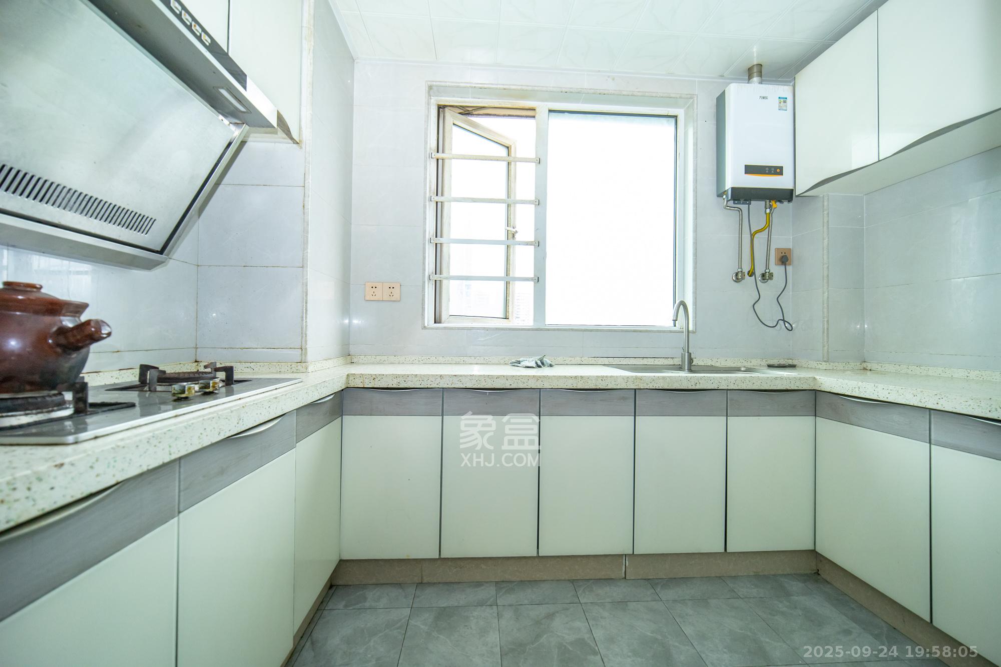 金科时代中心 3室2厅2卫 84.99万 金科时代中心 3室2厅2卫 84.99万厨房