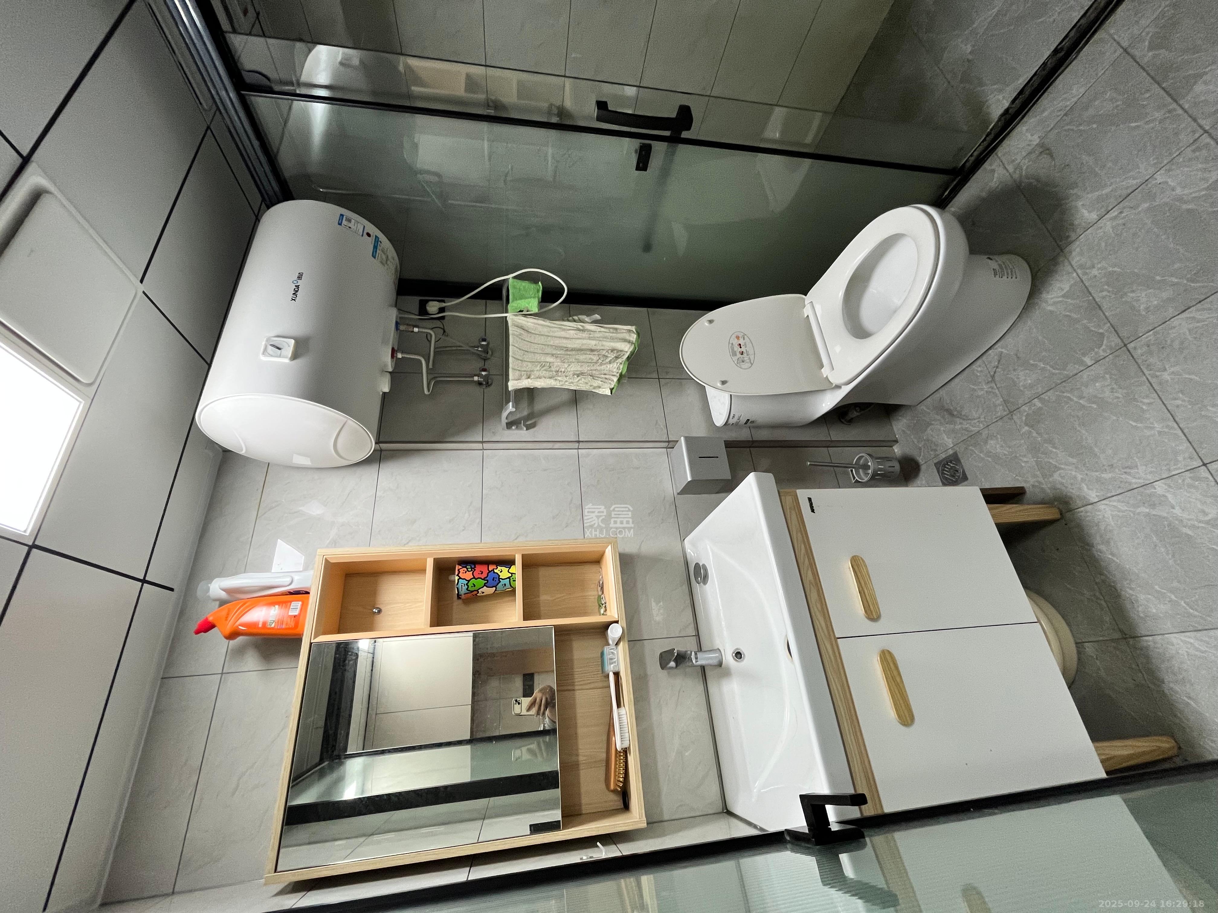 红星国际公寓 1室1厅1卫 1800.0元/月 红星国际公寓 1室1厅1卫 1800.0元/月室内图