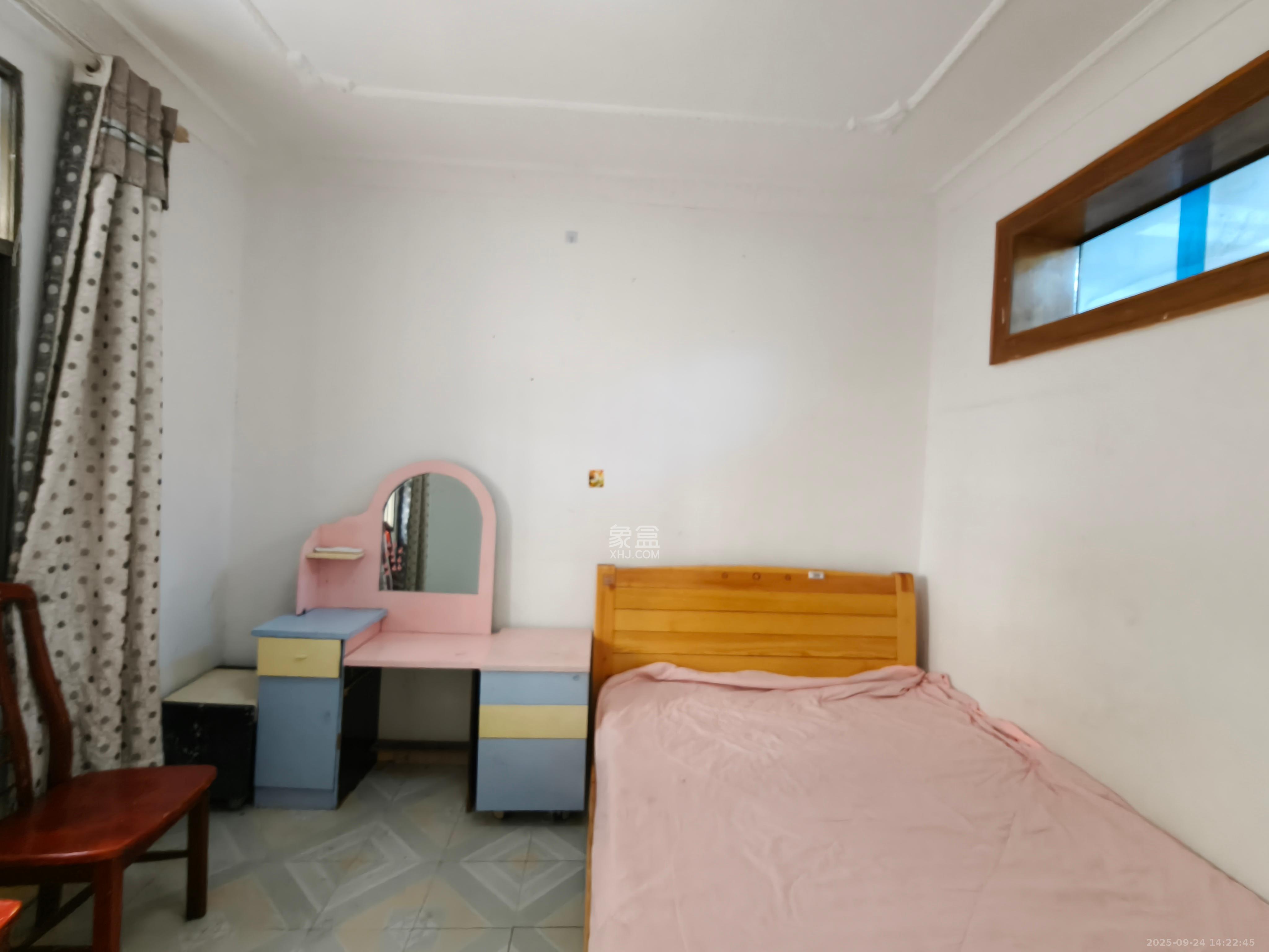 妹子山社区(曙光社区) 3室1厅1卫 1400.0元/月 妹子山社区(曙光社区) 3室1厅1卫 1400.0元/月室内图