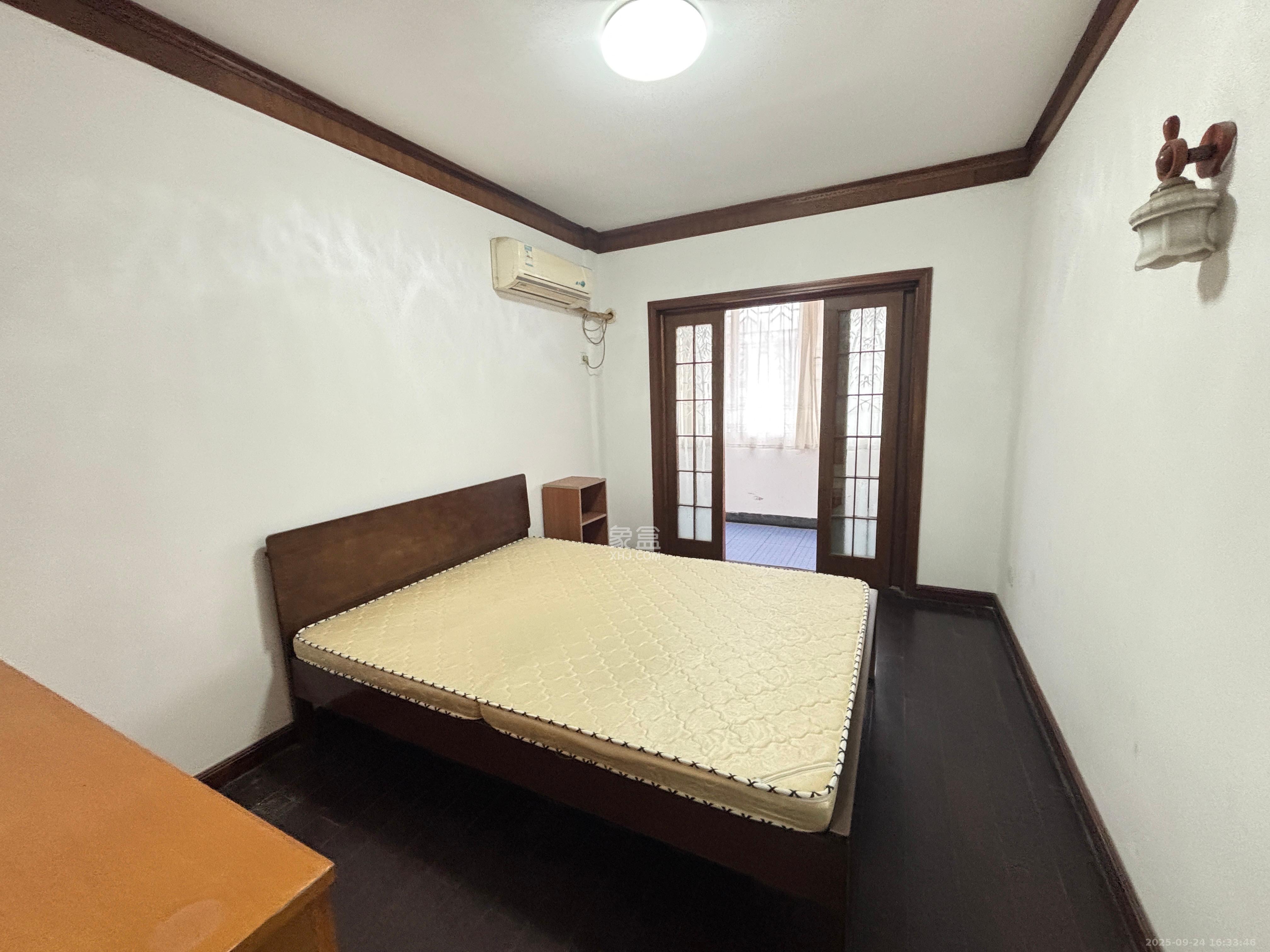 景湾小区(井湾小区) 3室2厅1卫 1700.0元/月 景湾小区(井湾小区) 3室2厅1卫 1700.0元/月室内图