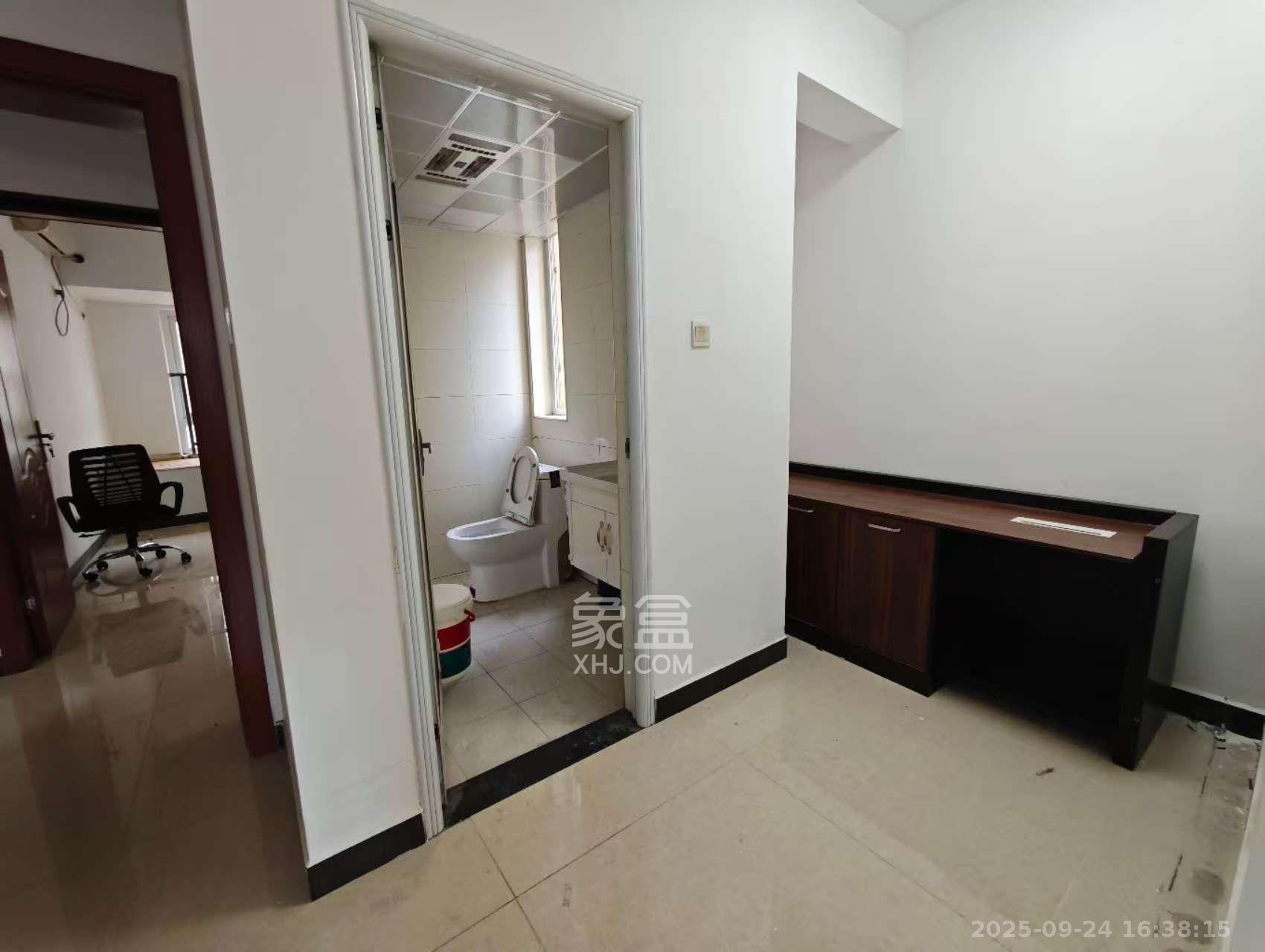 万国城（当代满庭春MOMA）三期  4室2厅1卫    3500.0元/月室内图