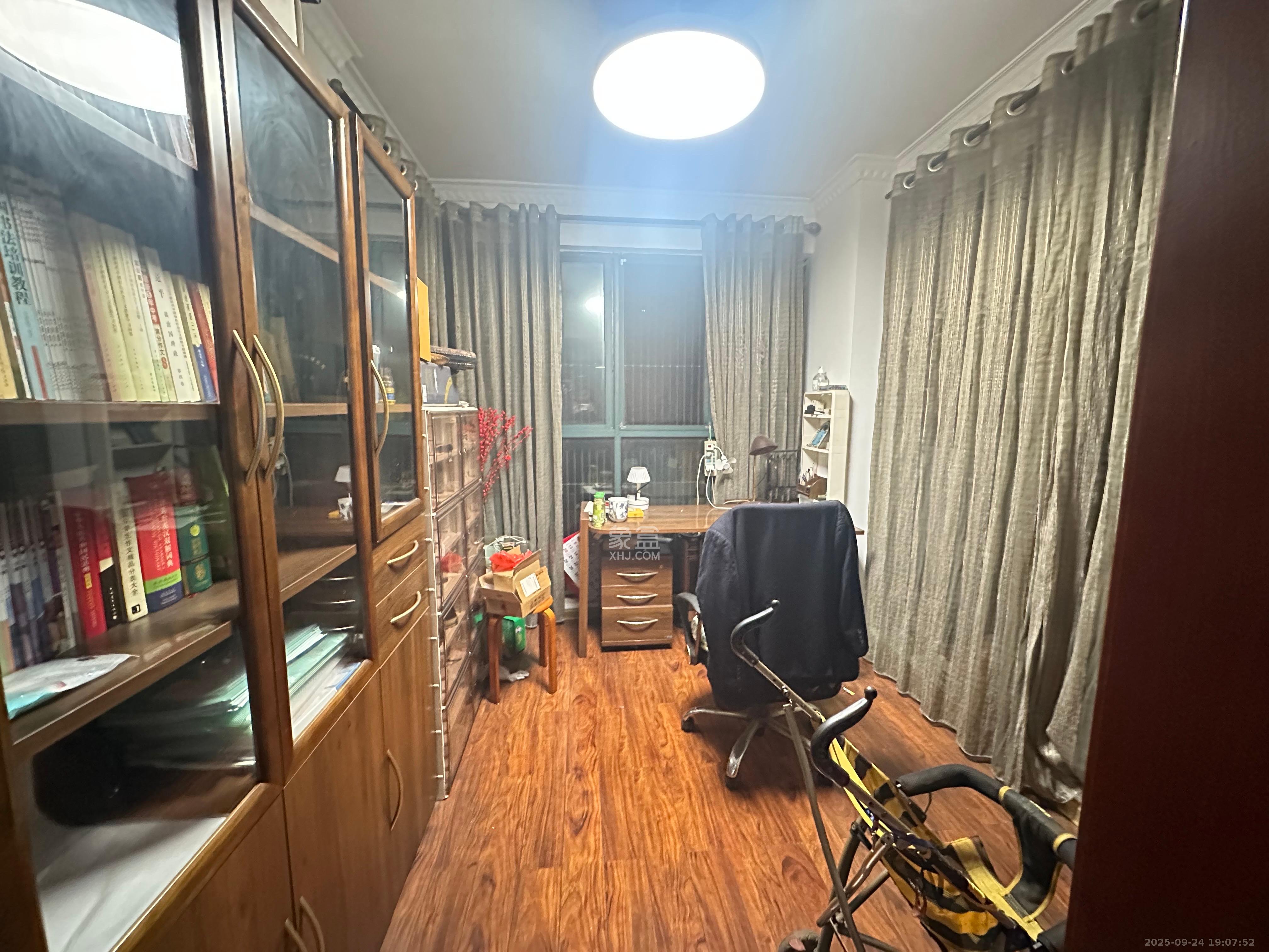 筑梦佳园  4室2厅1卫    2400.0元/月 筑梦佳园  4室2厅1卫    2400.0元/月室内图