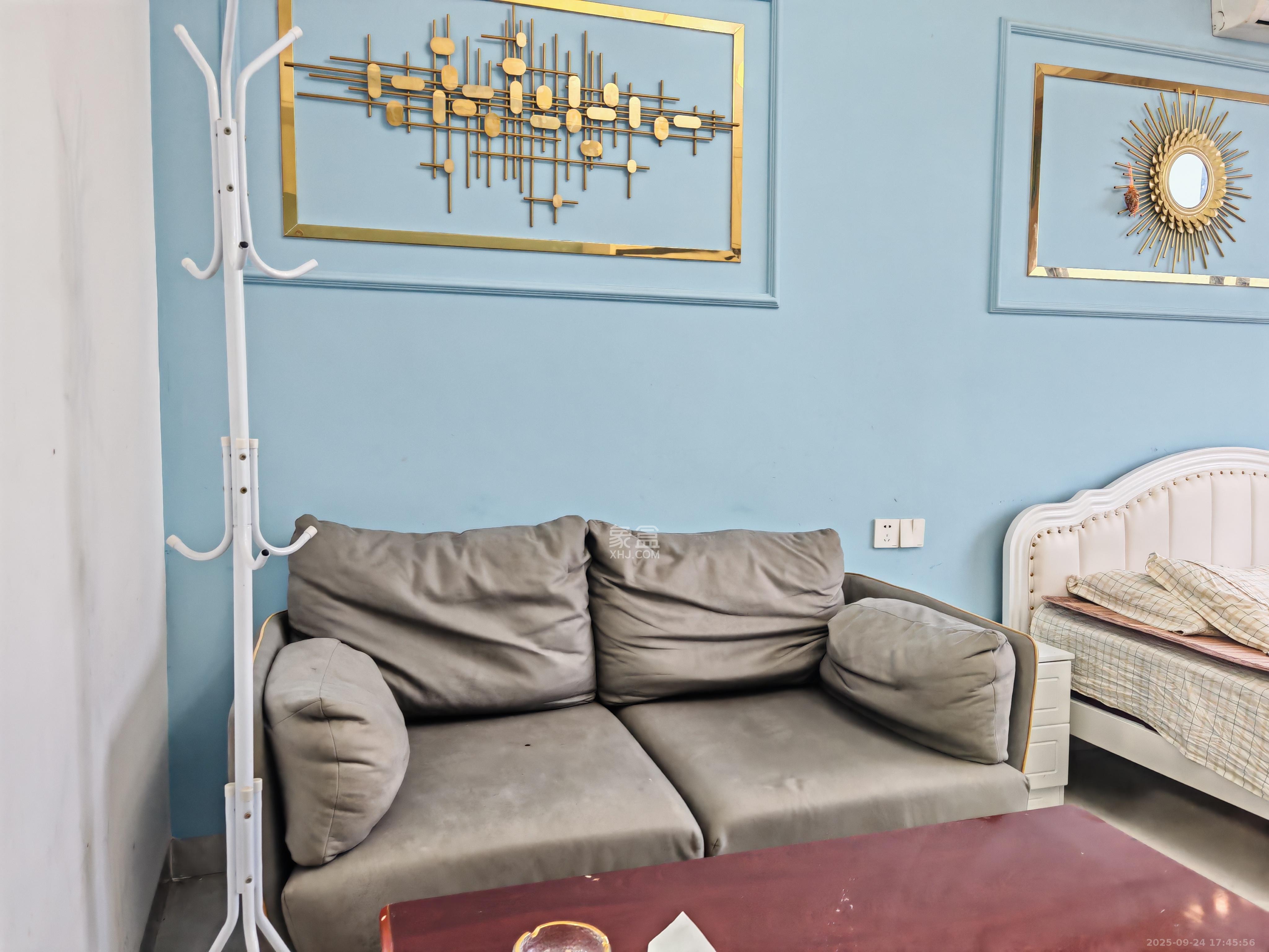 振业城三期  1室1厅1卫    2000.0元/月 振业城三期  1室1厅1卫    2000.0元/月室内图