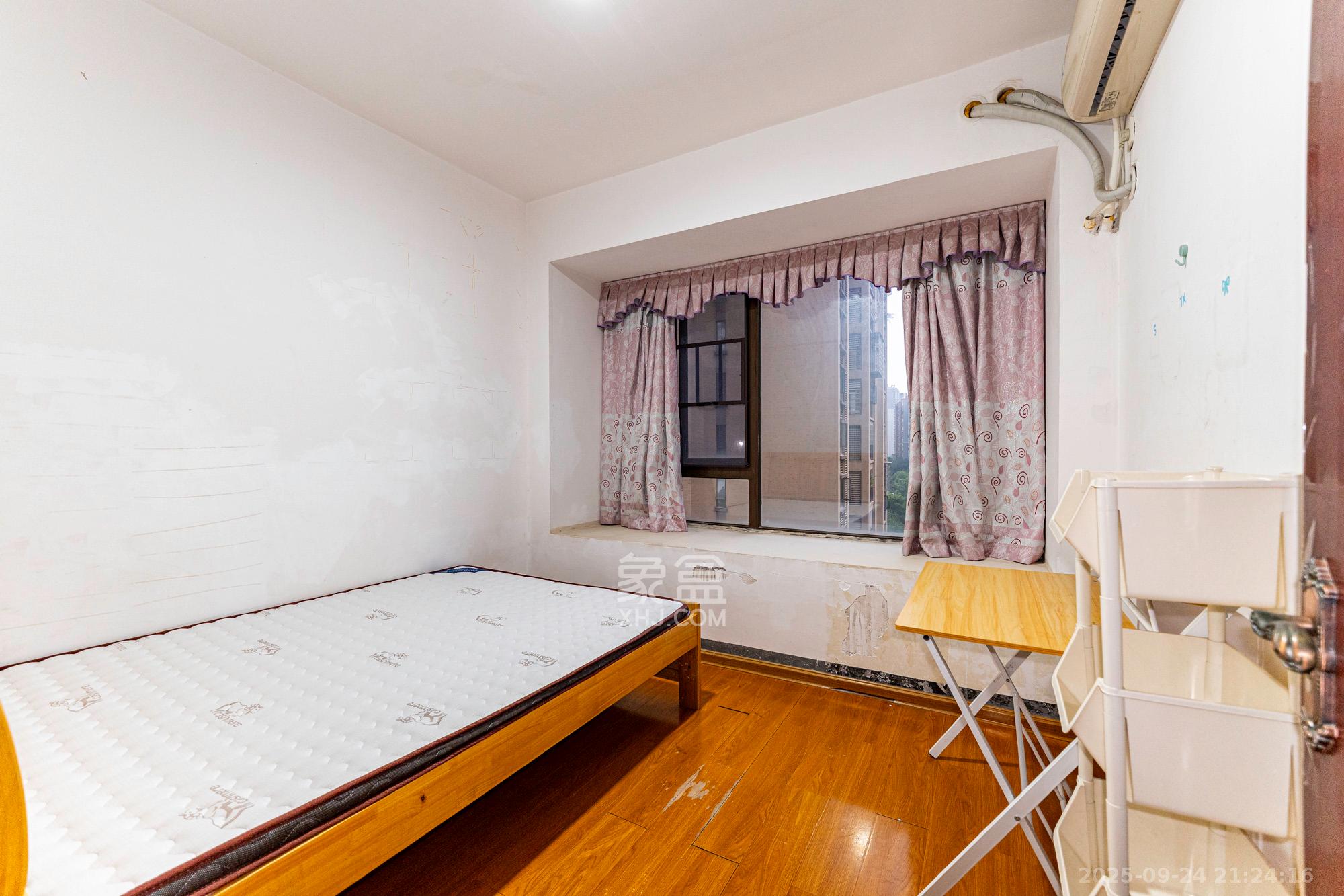 华润凤凰城三期 3室2厅1卫 75.0万 华润凤凰城三期 3室2厅1卫 75.0万卧室