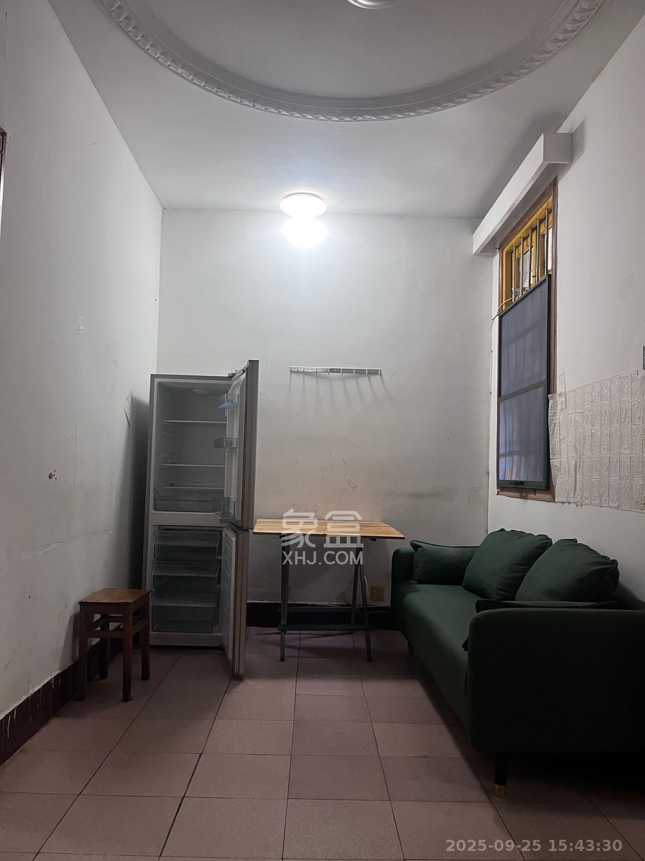 红旗区三片 2室1厅1卫 1400.0元/月 红旗区三片 2室1厅1卫 1400.0元/月室内图