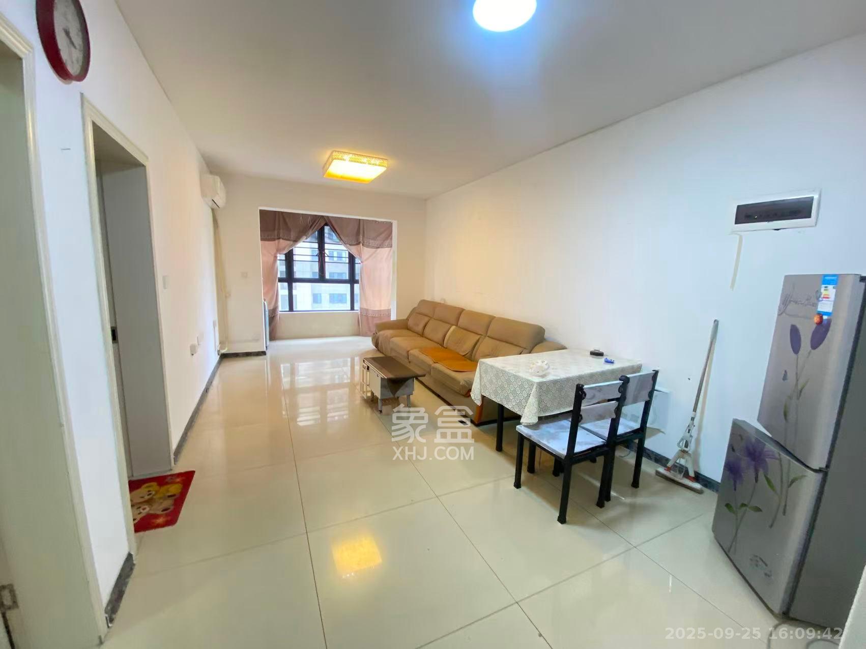 山语城三期 3室2厅1卫 1600.0元/月 山语城三期 3室2厅1卫 1600.0元/月室内图