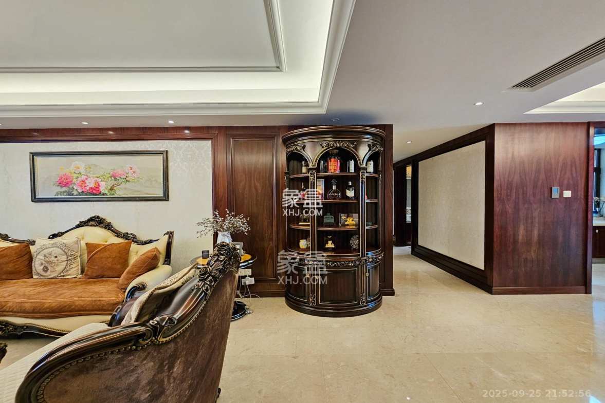 运达中央广场一、二期 3室2厅3卫 320.0万 运达中央广场一、二期 3室2厅3卫 320.0万客厅