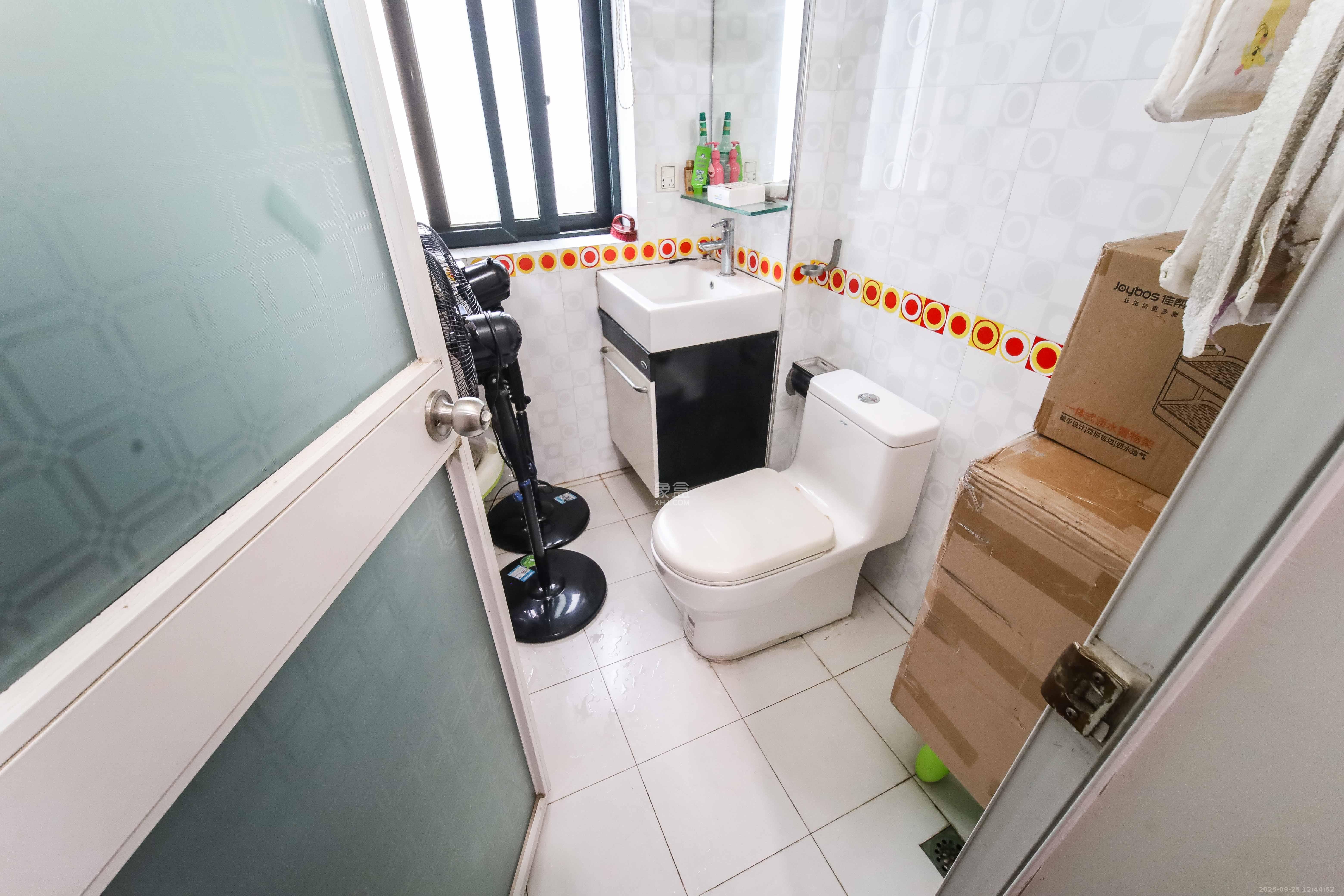 浏阳河畔家园 2室2厅2卫 75.0万 浏阳河畔家园 2室2厅2卫 75.0万卫生间