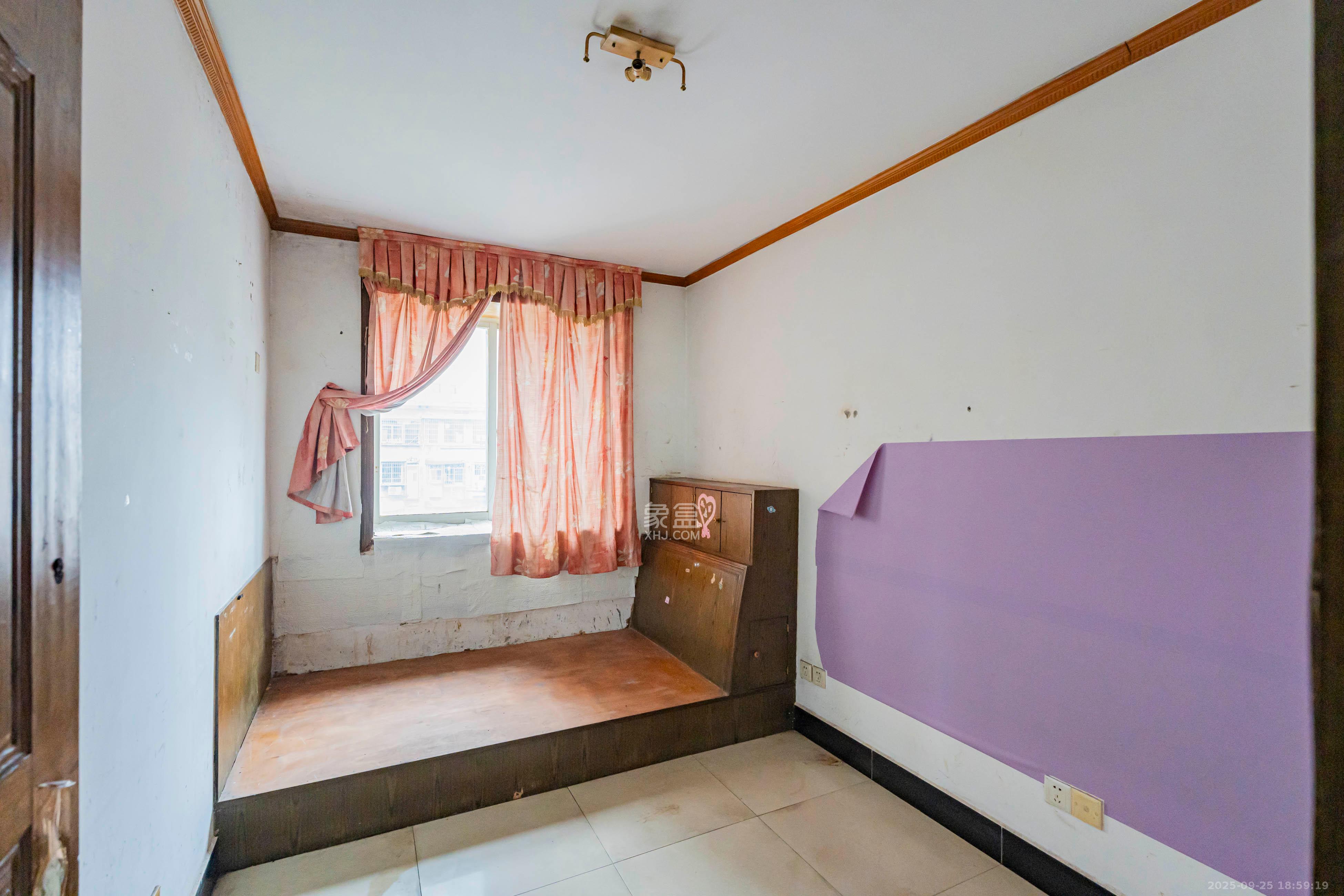 金帆小区 2室2厅1卫 39.8万 金帆小区 2室2厅1卫 39.8万卧室