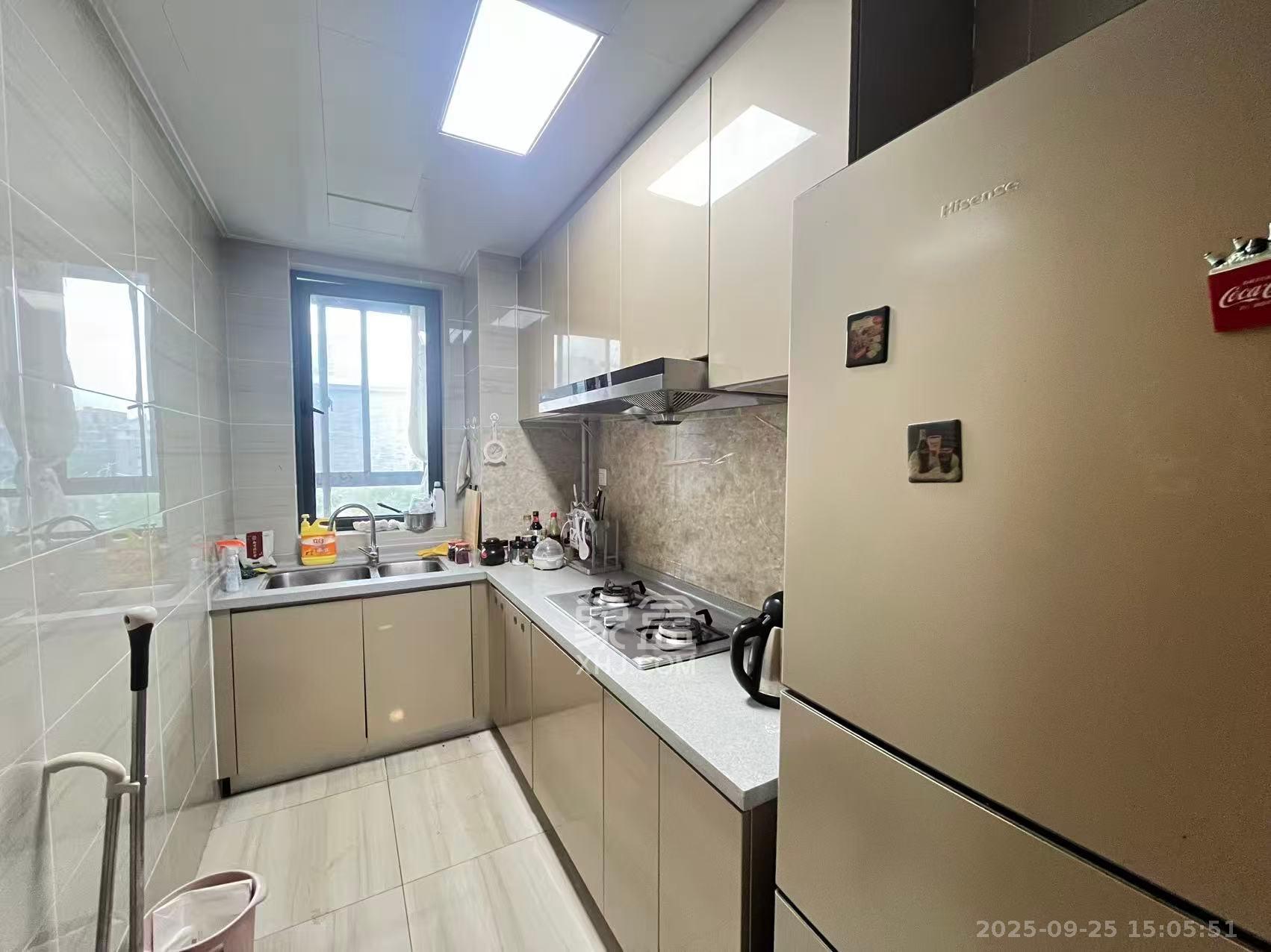 阳光100一期、四五期 3室2厅1卫 2550.0元/月 阳光100一期、四五期 3室2厅1卫 2550.0元/月室内图