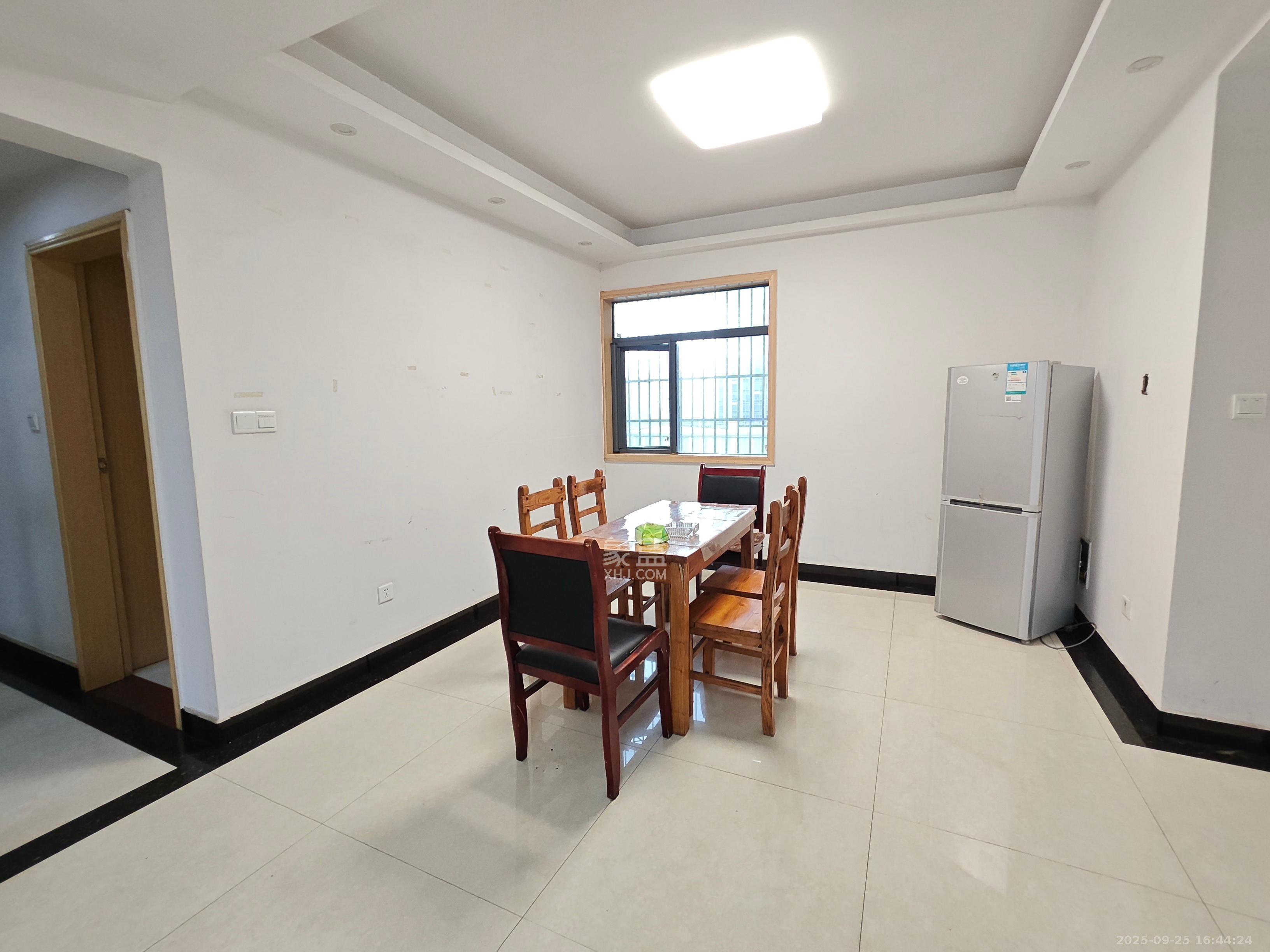 茶山馨苑  3室2厅2卫   2800.00元/月室内图
