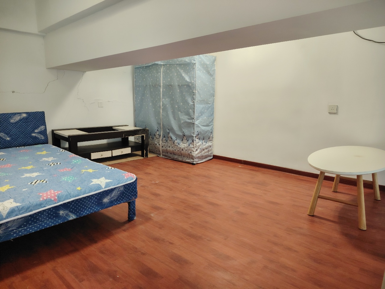 金水湾 1室1厅1卫 1300.0元/月 金水湾 1室1厅1卫 1300.0元/月室内图