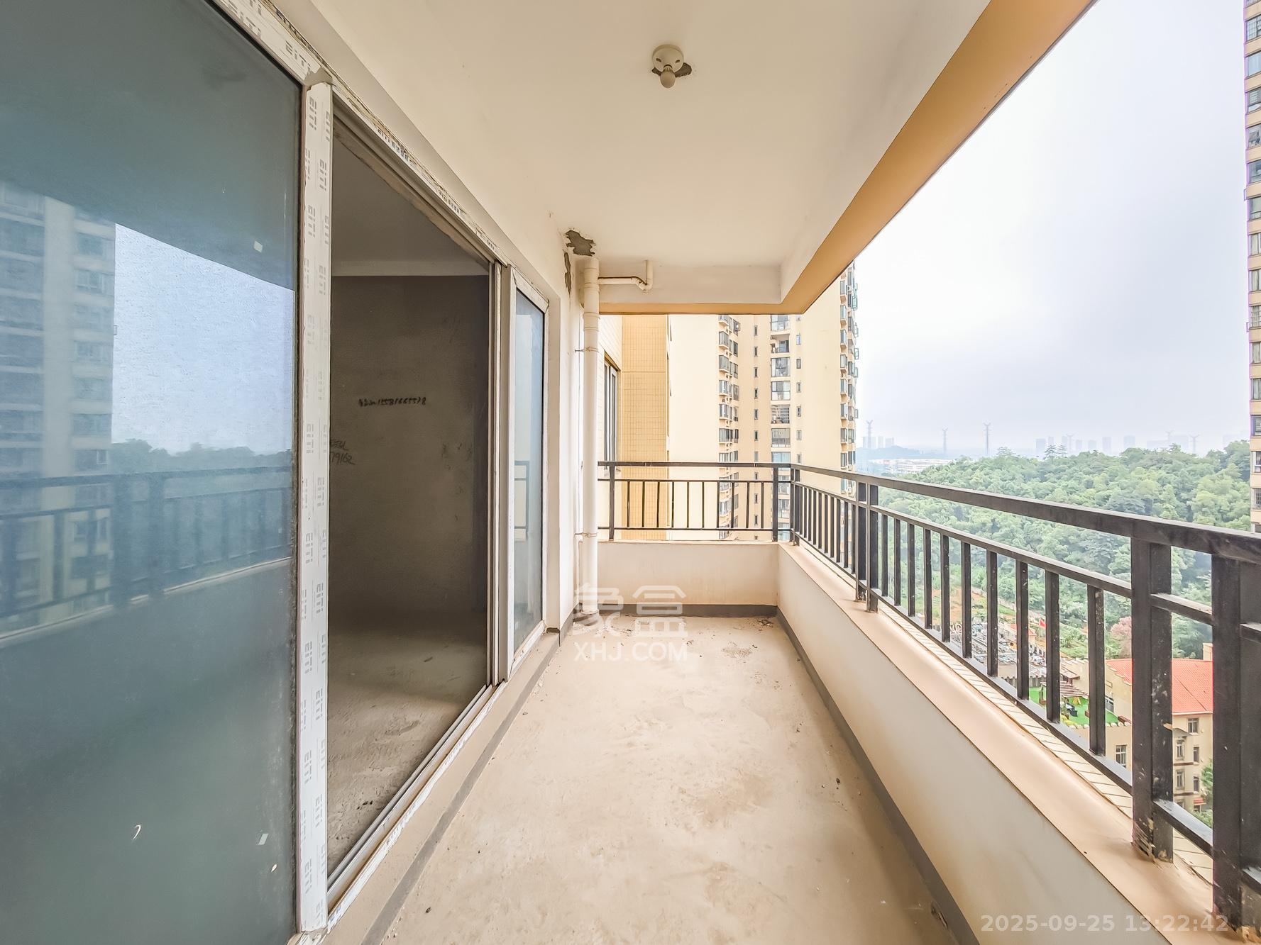 钱隆世家  4室2厅2卫    125.0万阳台