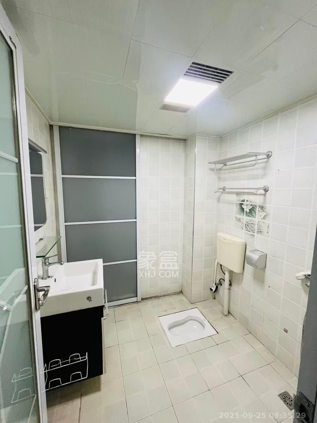 月湖兰庭 2室2厅1卫 2300.0元/月 月湖兰庭 2室2厅1卫 2300.0元/月室内图