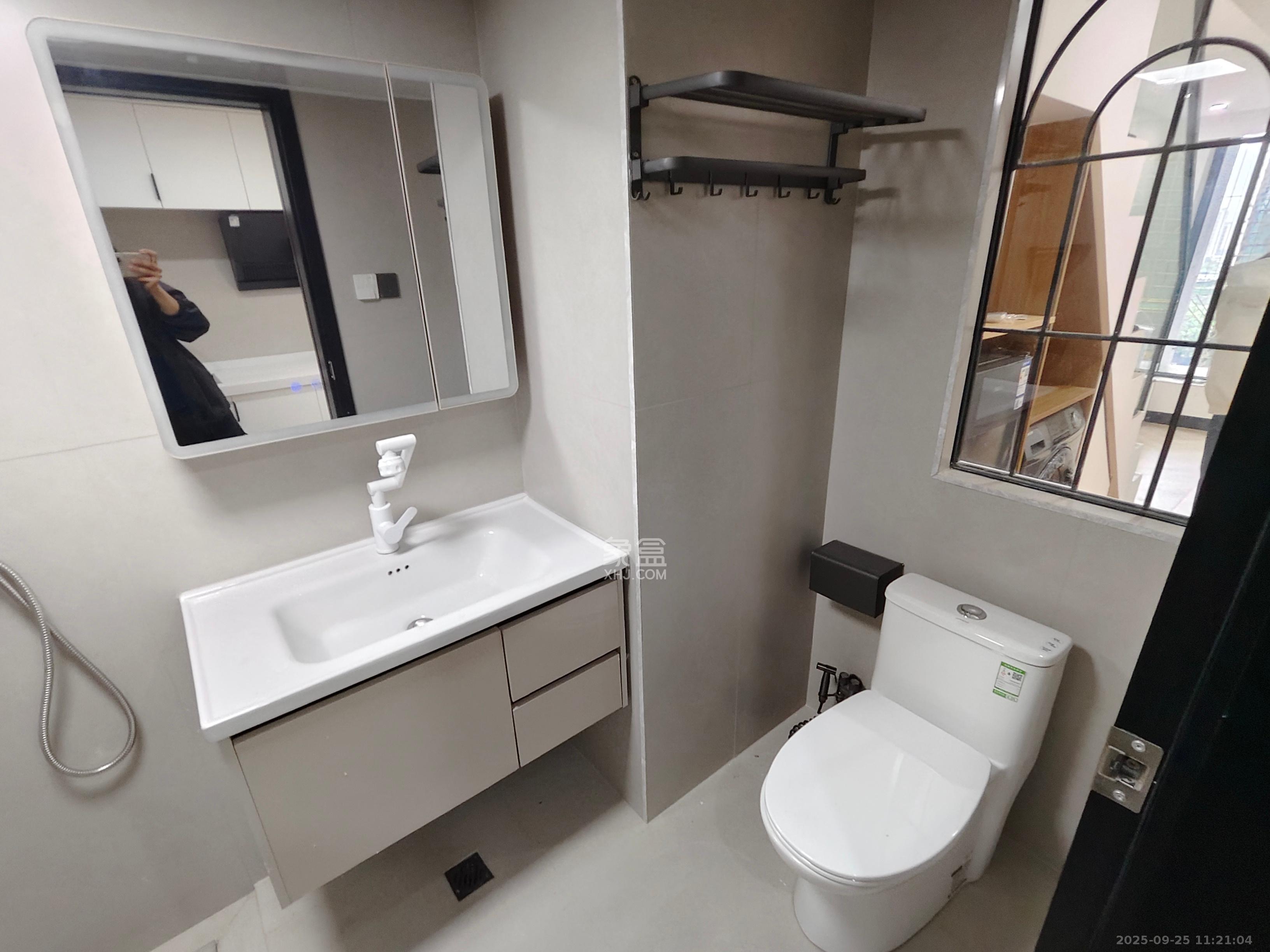 力高凤凰新天  2室1厅1卫    2100.0元/月室内图