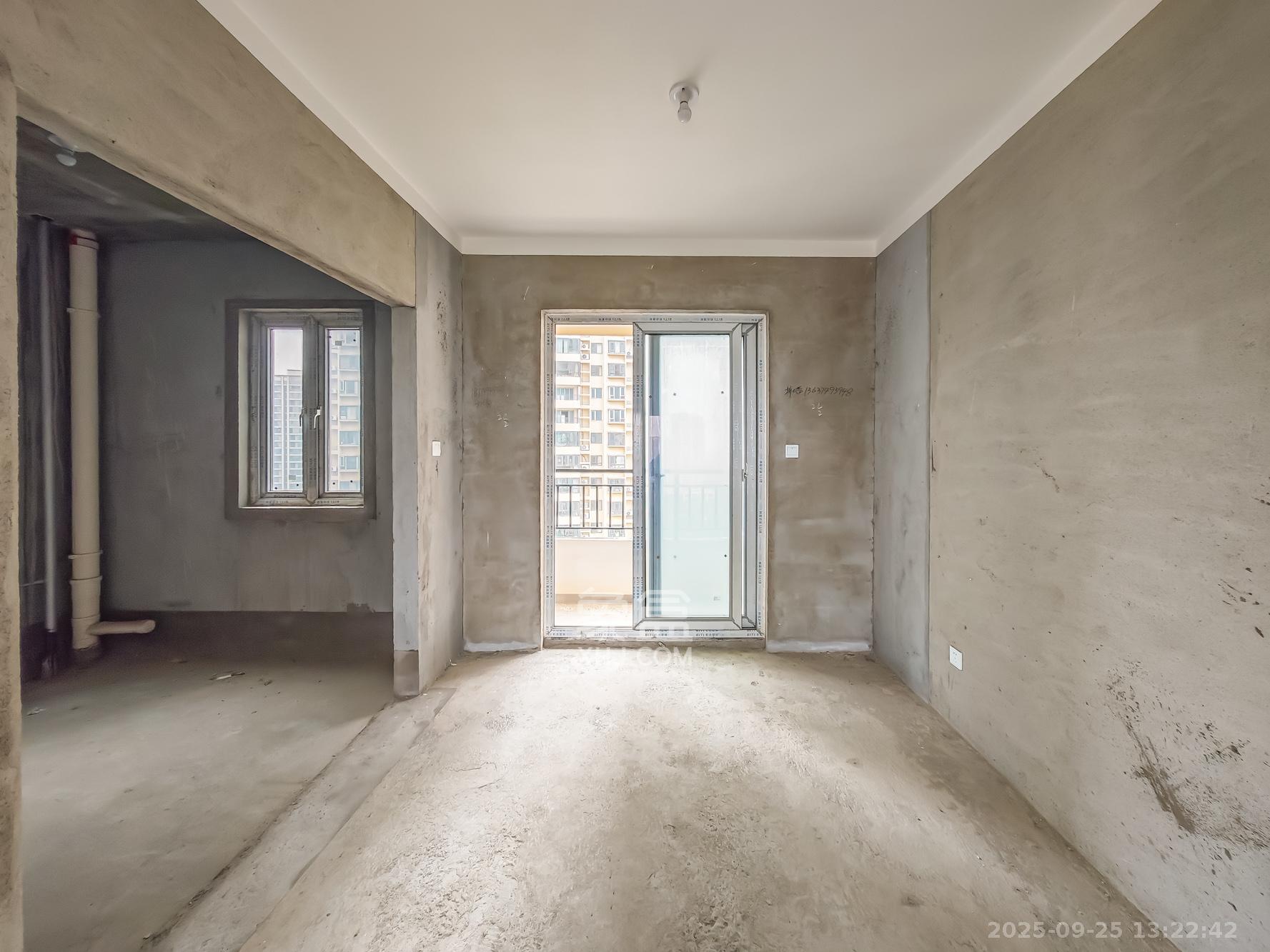 钱隆世家  4室2厅2卫    125.0万客厅