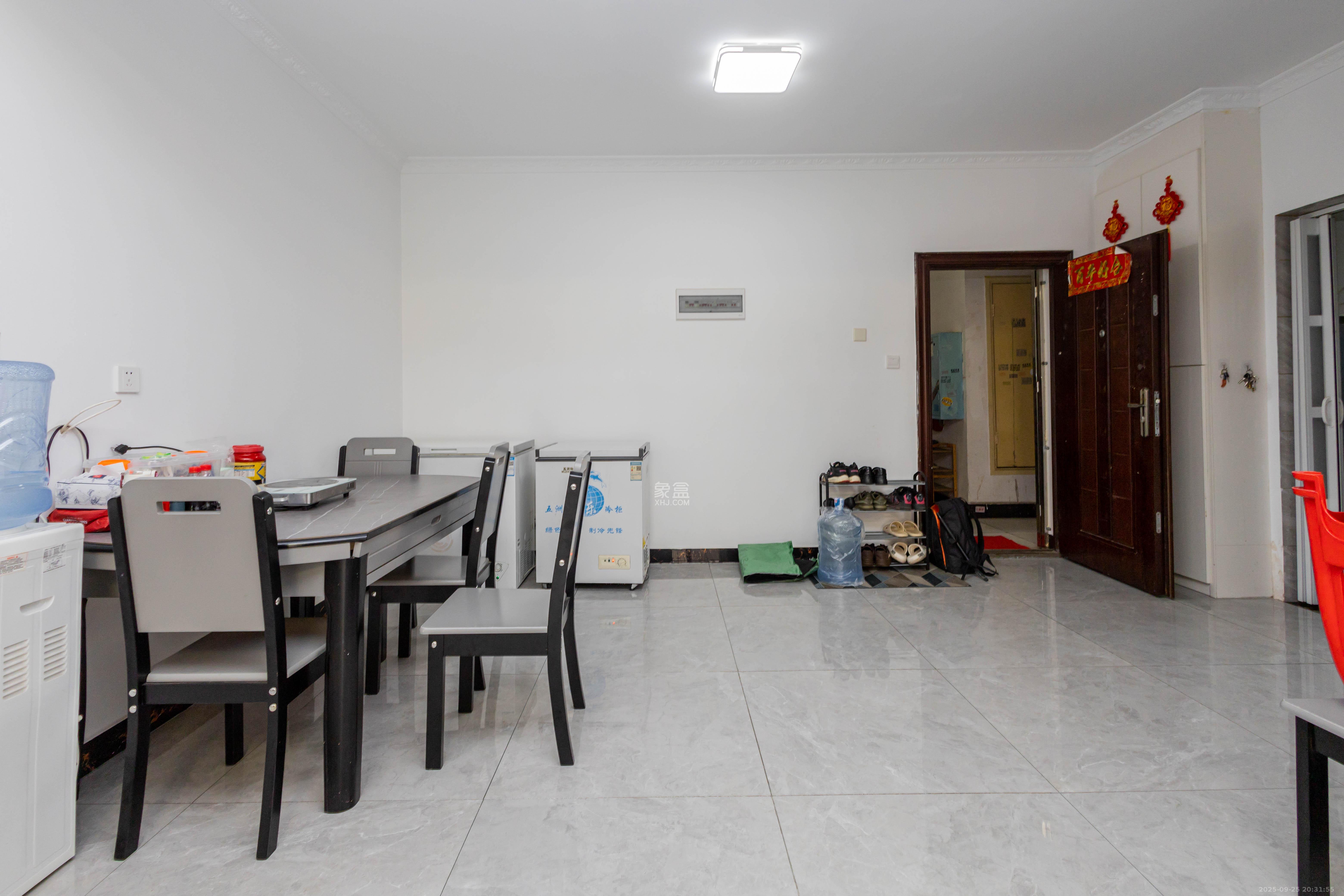 圣力华苑 3室2厅2卫 72.0万 圣力华苑 3室2厅2卫 72.0万客厅