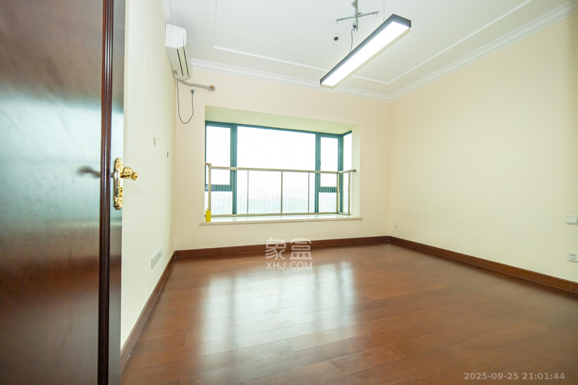 恒大雅苑  3室2厅1卫    93.0万 恒大雅苑  3室2厅1卫    93.0万卧室